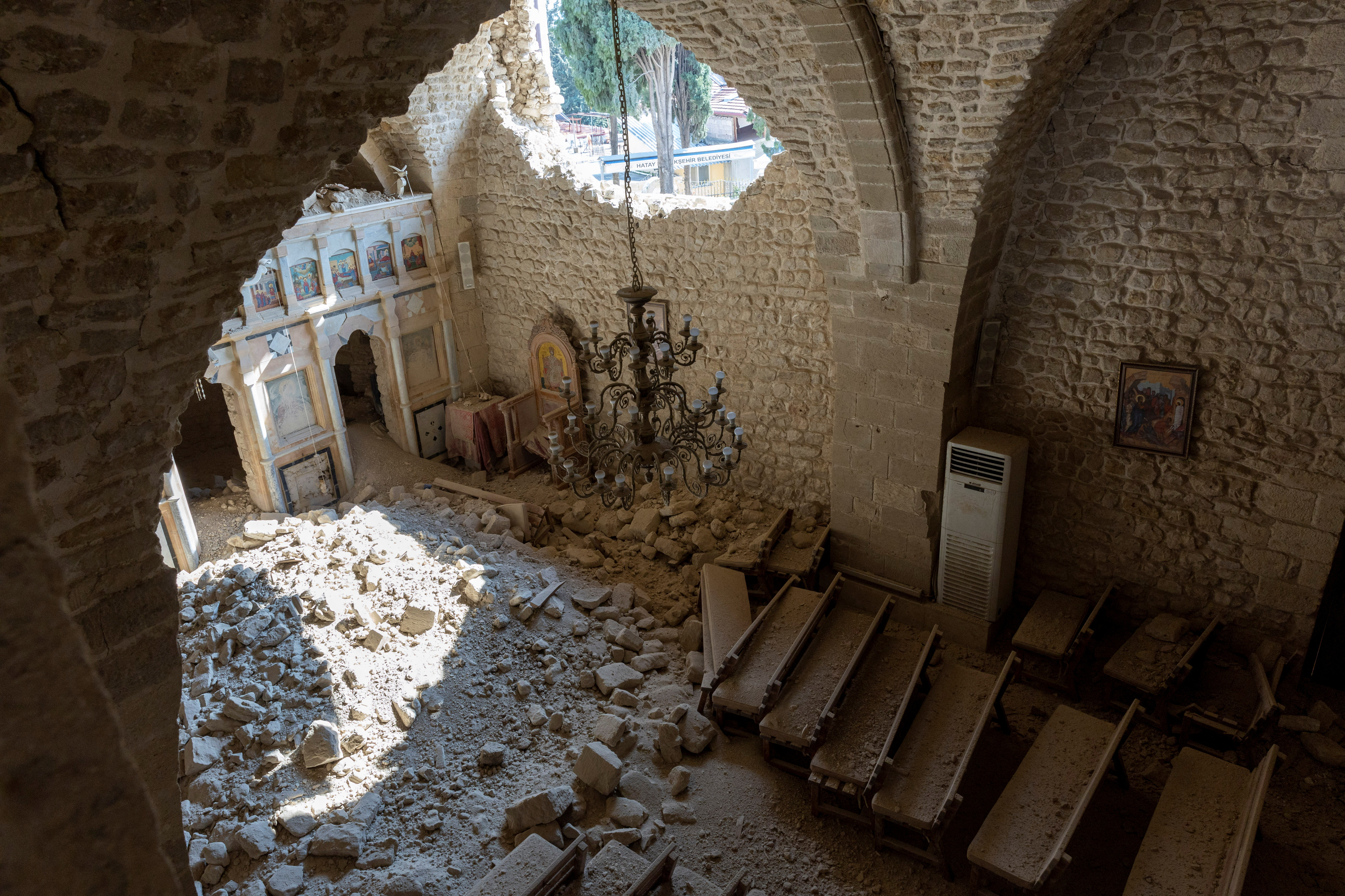 튀르키예 시리아 연쇄 강진 여파로 무너진 세인트조지그리스정교회
