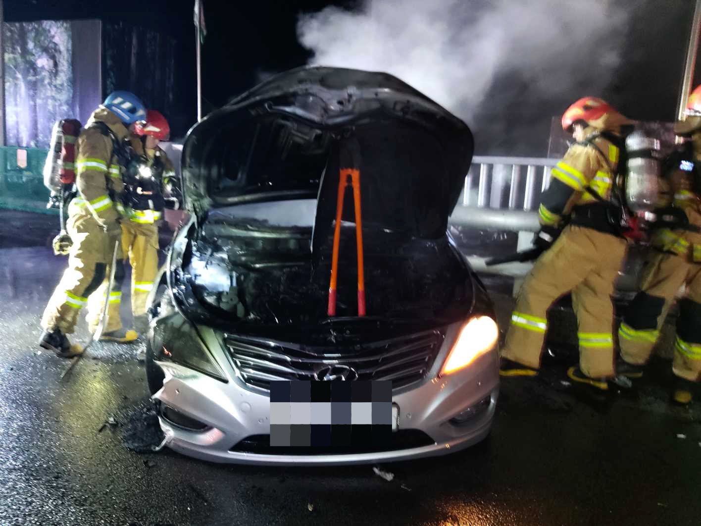 평창서 승용차 교통사고 뒤 화재…5명 숨져