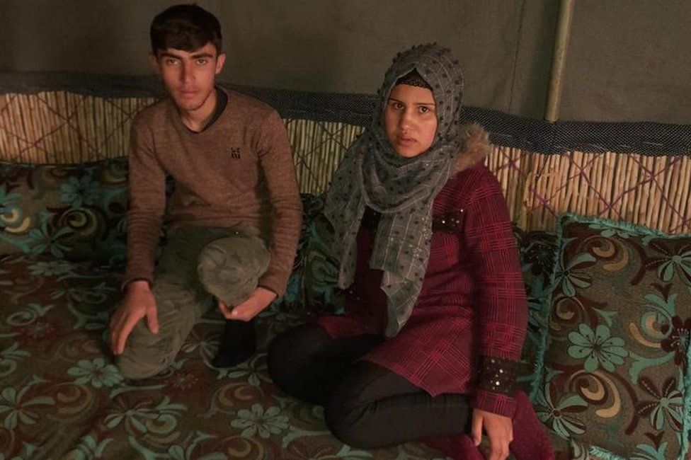 디마와 남편 압둘 마지드는 시리아 진데이리스의 파괴된 집터에 천막을 치고 조카 9명과 함께 지내고 있다. SAMS 제공 영국 BBC 홈페이지 캡처