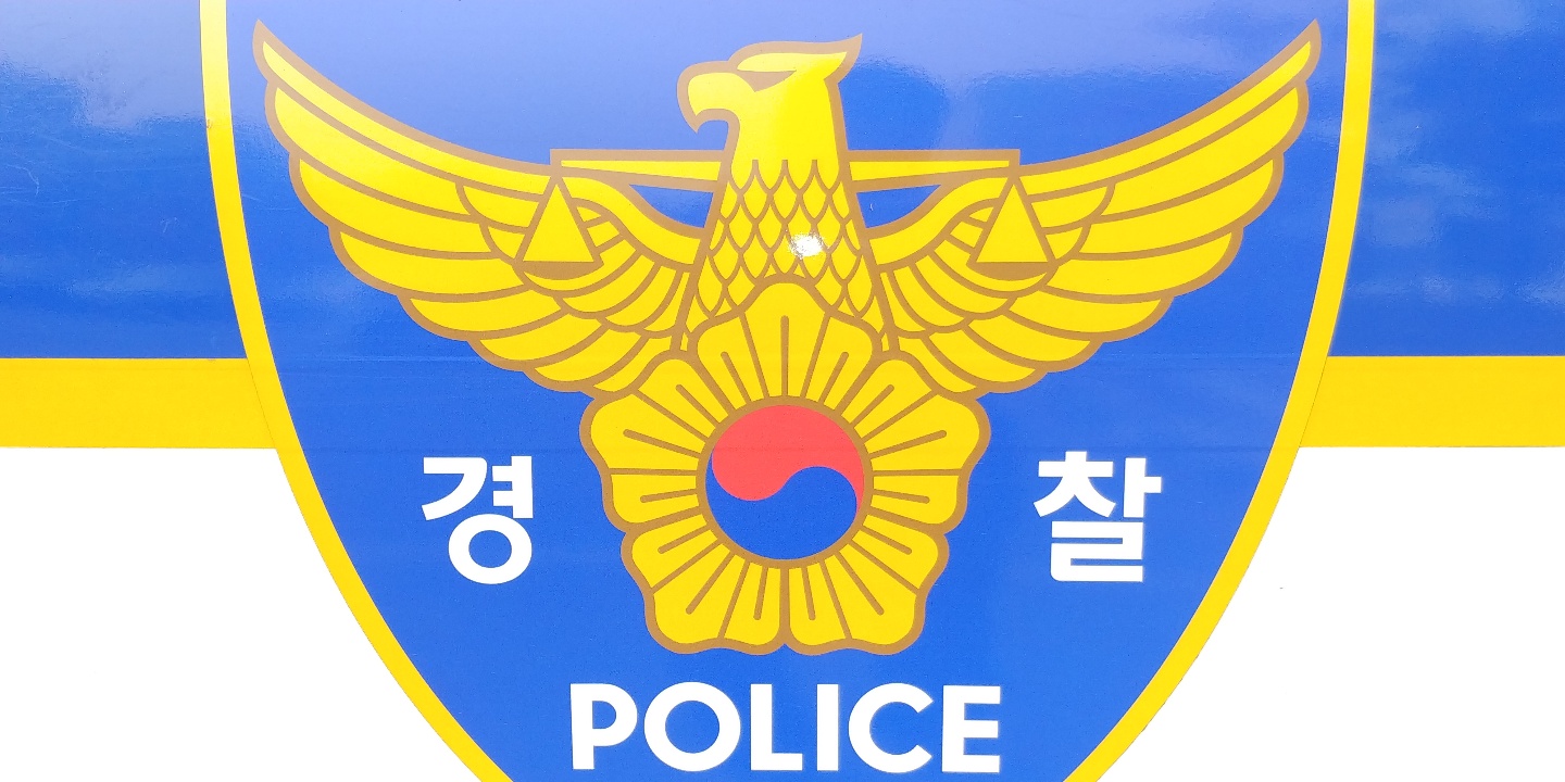 순찰차에 새겨진 경찰 로고. 이천열 기자