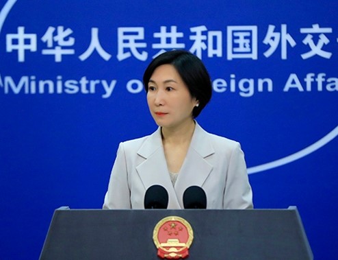 마오닝 중국 외교부 대변인이 지난 10일 베이징에서 정례 기자회견에서 기자들의 질문을 듣고 있다.  중국 외교부 제공