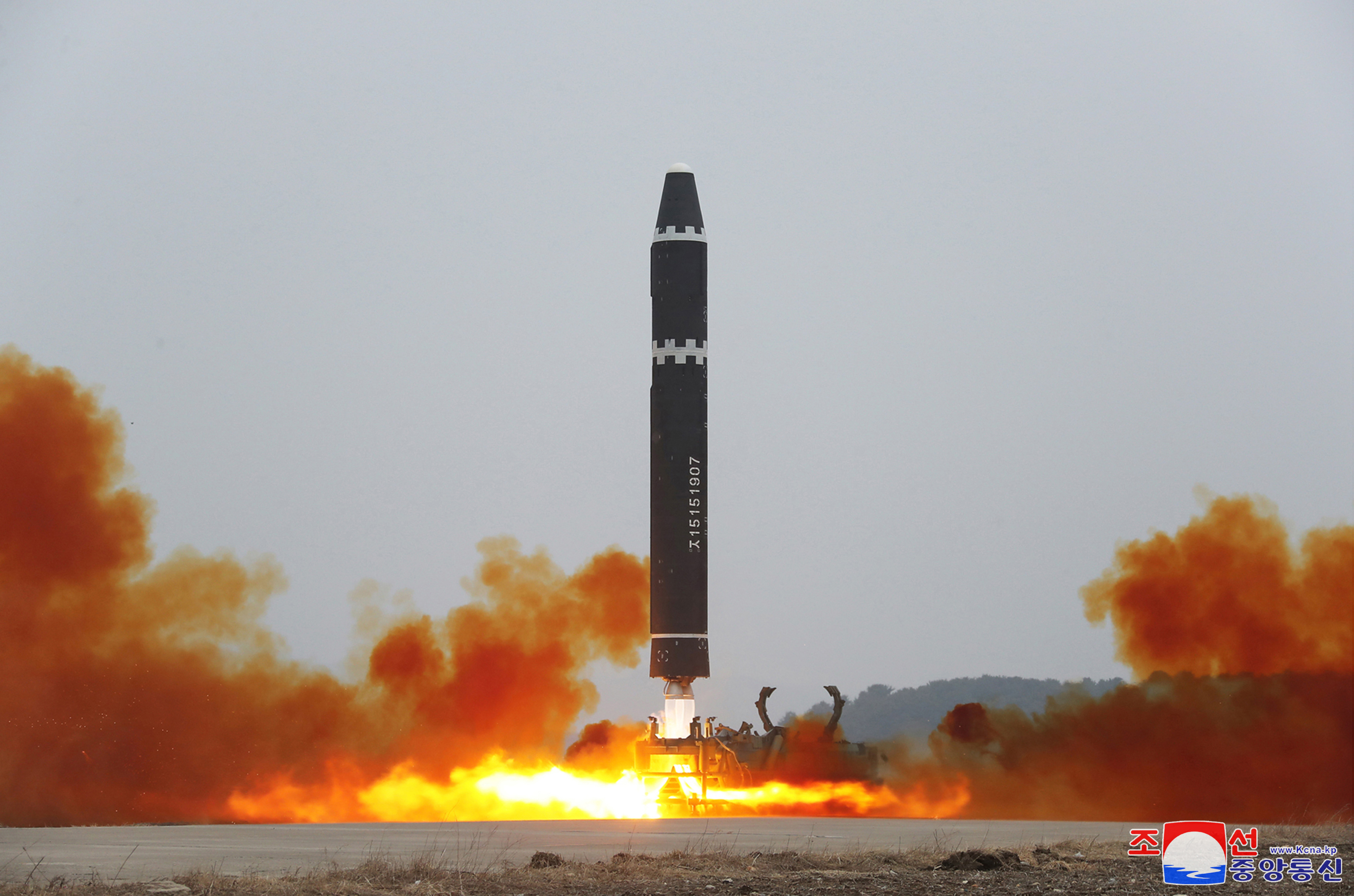 북한, ICBM ‘화성포-15형’ 발사 훈련 진행