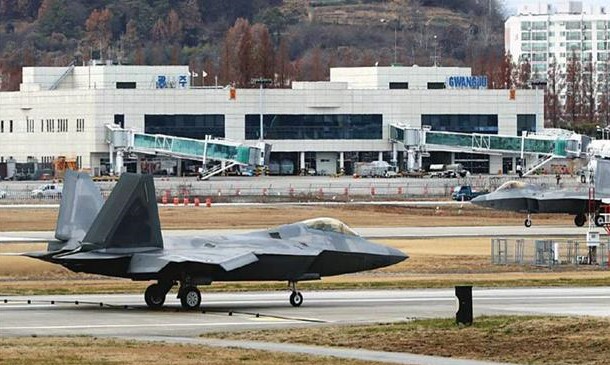 광주 군공항 활주로에서 전투기가 이륙준비를 하고 있다. 광주시 제공