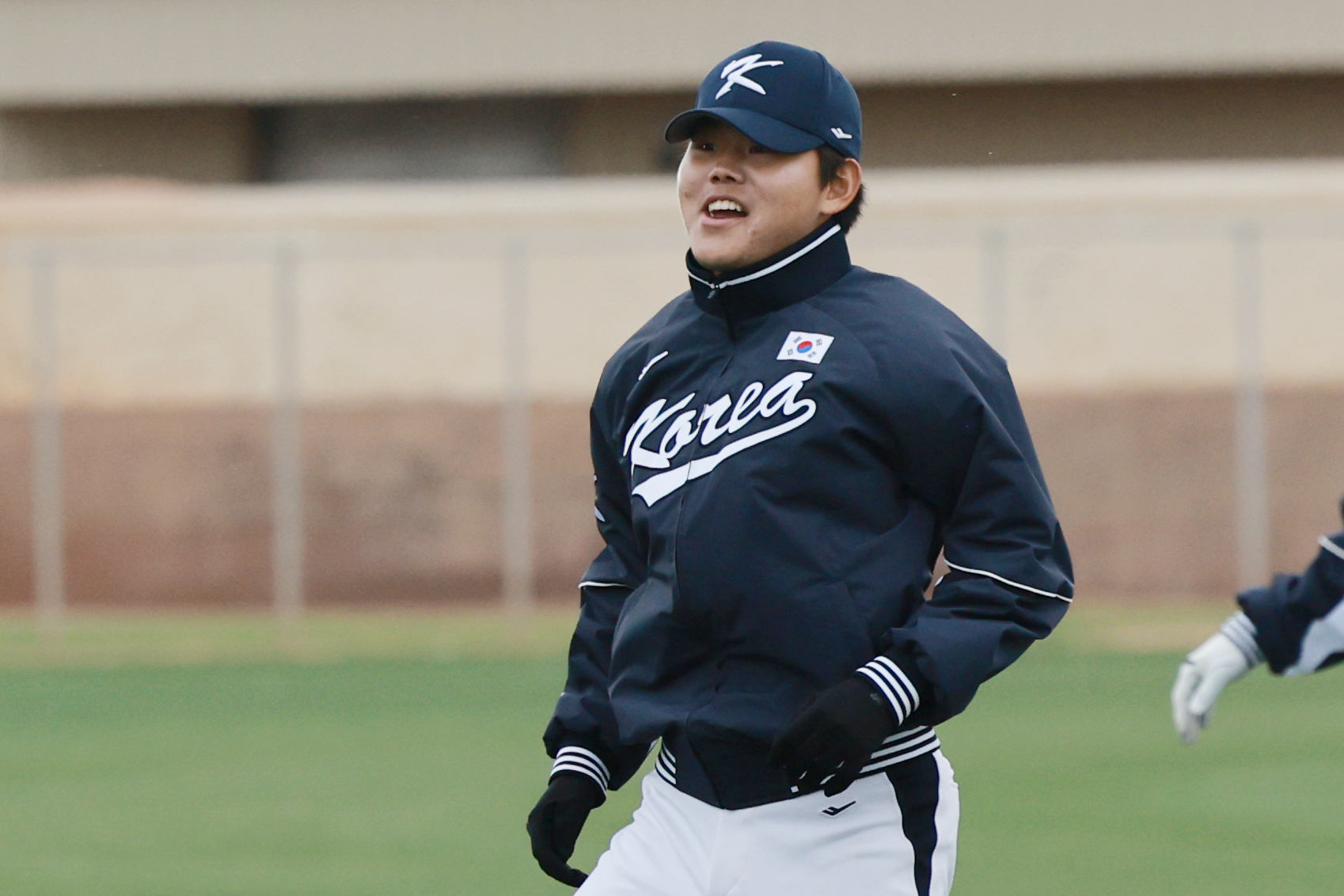 23일(한국시간) 미국 애리조나주 투손 키노스포츠 콤플렉스 보조구장에서 대표팀 투수 소형준이 트레이닝을 받고 있다.
투손 연합뉴스