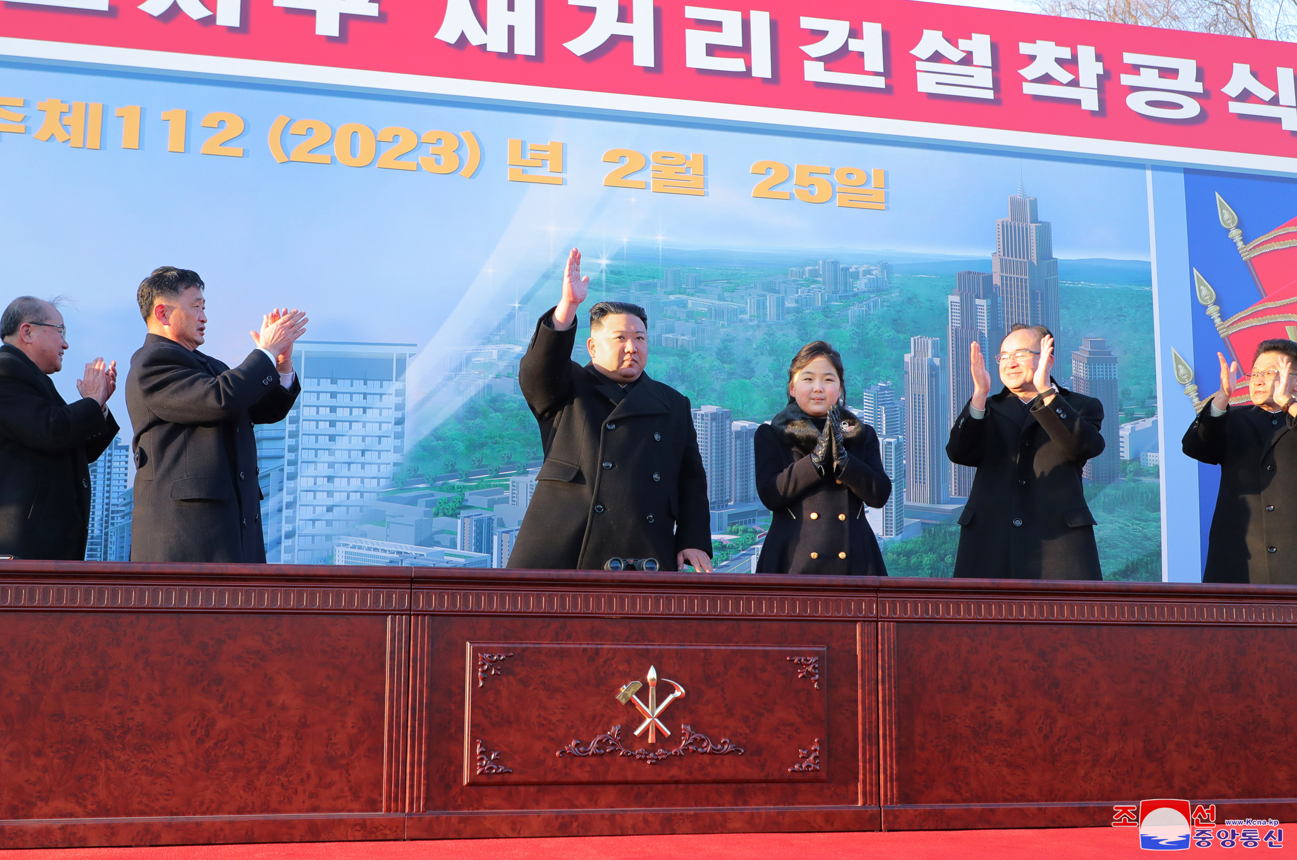 김정은, 딸 김주애와 평양 서포지구 새거리 착공식 참석