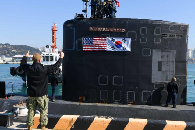 미 핵추진 공격잠수함 스프링필드의 부산 작전기지 입항 사진. 미 태평양 함대 페이스북