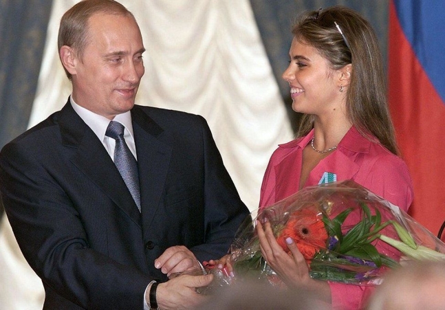 블라디미르 푸틴 러시아 대통령과 리듬체조 스타 출신 알리나 카바예바. AFP연합뉴스 자료사진