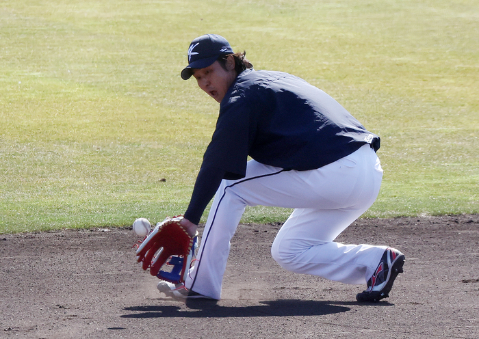 괜찮아졌습니다  3루수 수비 훈련 중인 최정
오사카 연합뉴스