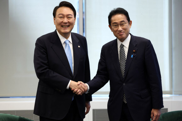 윤석열 대통령과 기시다 후미오 일본 총리