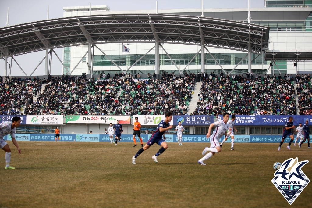 7035명이 찾아와 시즌 K리그2 최다 관중을 기록한 지난 4일 신생팀 충북청주의 홈 경기. 한국프로축구  연맹 제공