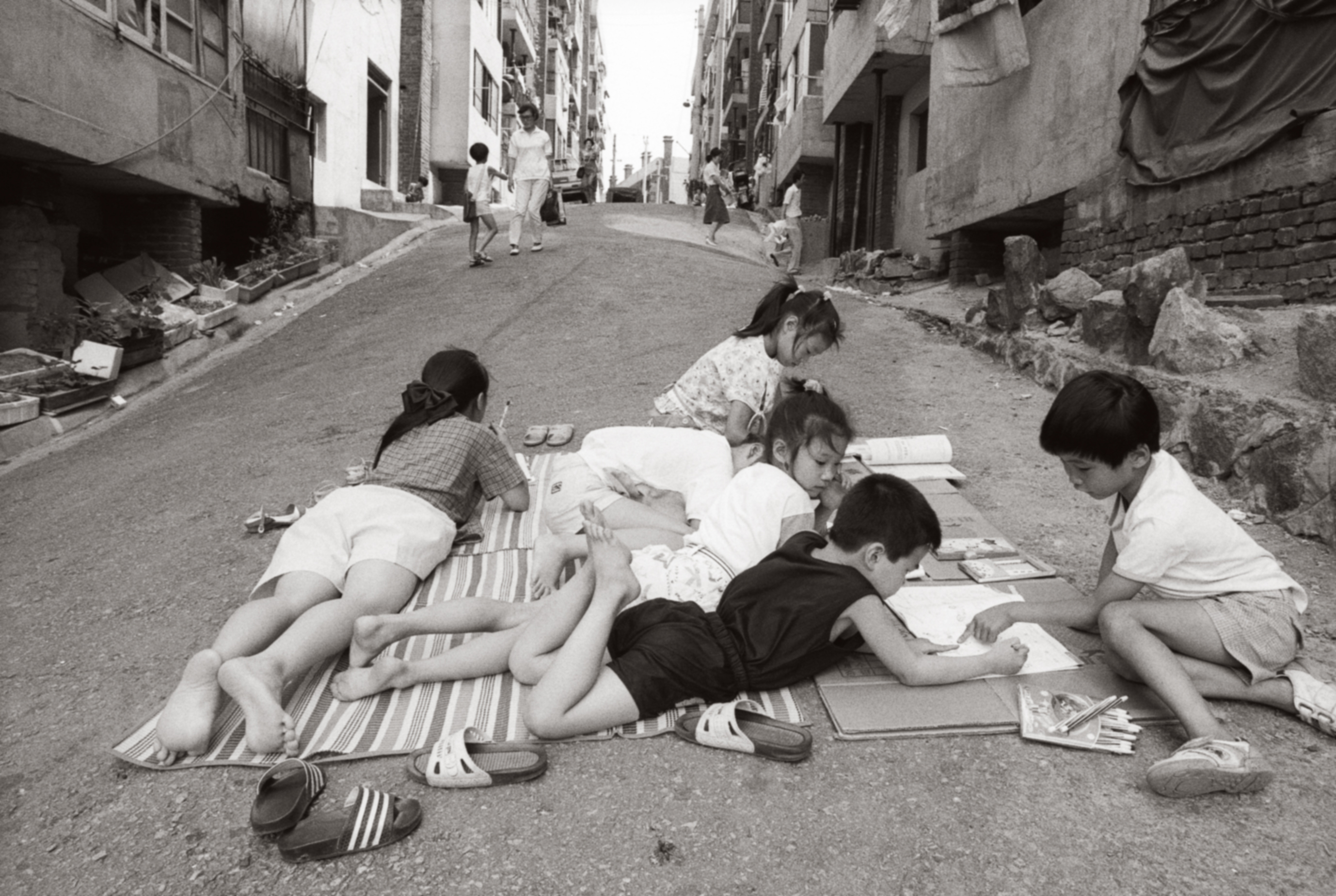 김기찬 작가가 카메라에 담은 골목의 풍경들. 1989년 8월 서울 아현동. 눈빛 제공
