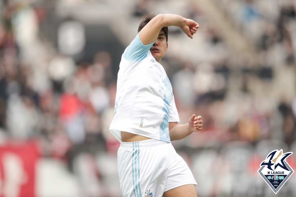 울산 현대 주민규가 12일 프로축구 K리그1 FC서울과의 원정 경기에서 동점골을 터뜨린 뒤 세리머니를 하고 있다. 한국프로축구연맹 제공