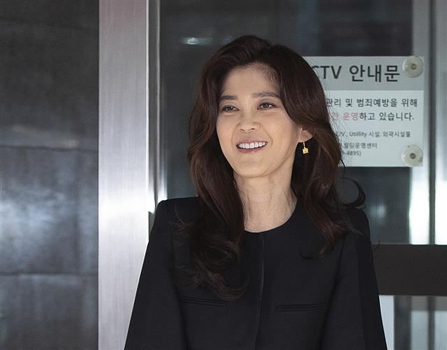 이부진 호텔신라 사장이 16일 오전 서울 중구 삼성전자 장충사옥에서 열린 호텔신라 주주총회에 참석하며 취재진에게 인사하고 있다.  이날 주주총회에서는 이 사장의 재선임 여부가 결정되며 무난히 통과될 것으로 보인다. 2023.3.16. 뉴스1