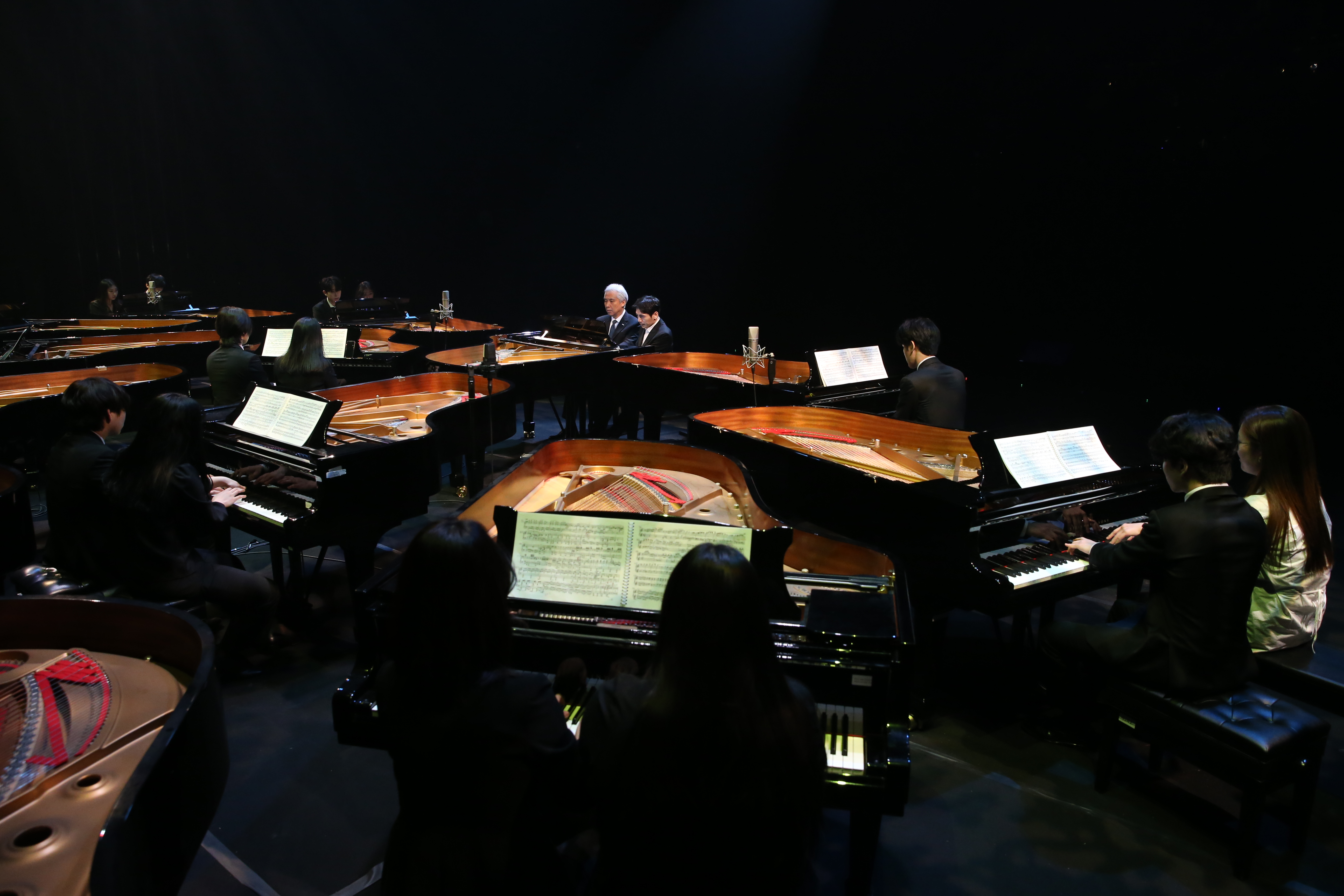 ‘30인의 피아니스트를 위한 피아노 오케스트라’ 공연 장면. 한예종 제공