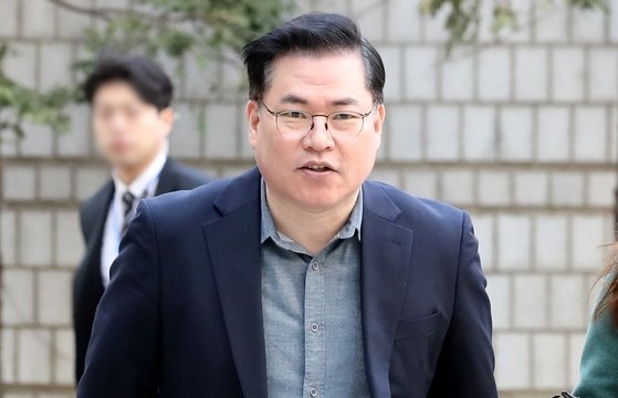 유동규 전 성남도시개발공사 기획본부장  유동규 전 성남도시개발공사 기획본부장이 14일 오전 서울중앙지방법원에서 열린 김용 전 민주연구원 부원장의 불법 정치자금·뇌물 수수 관련 공판에 출석하고 있다. 연합뉴스