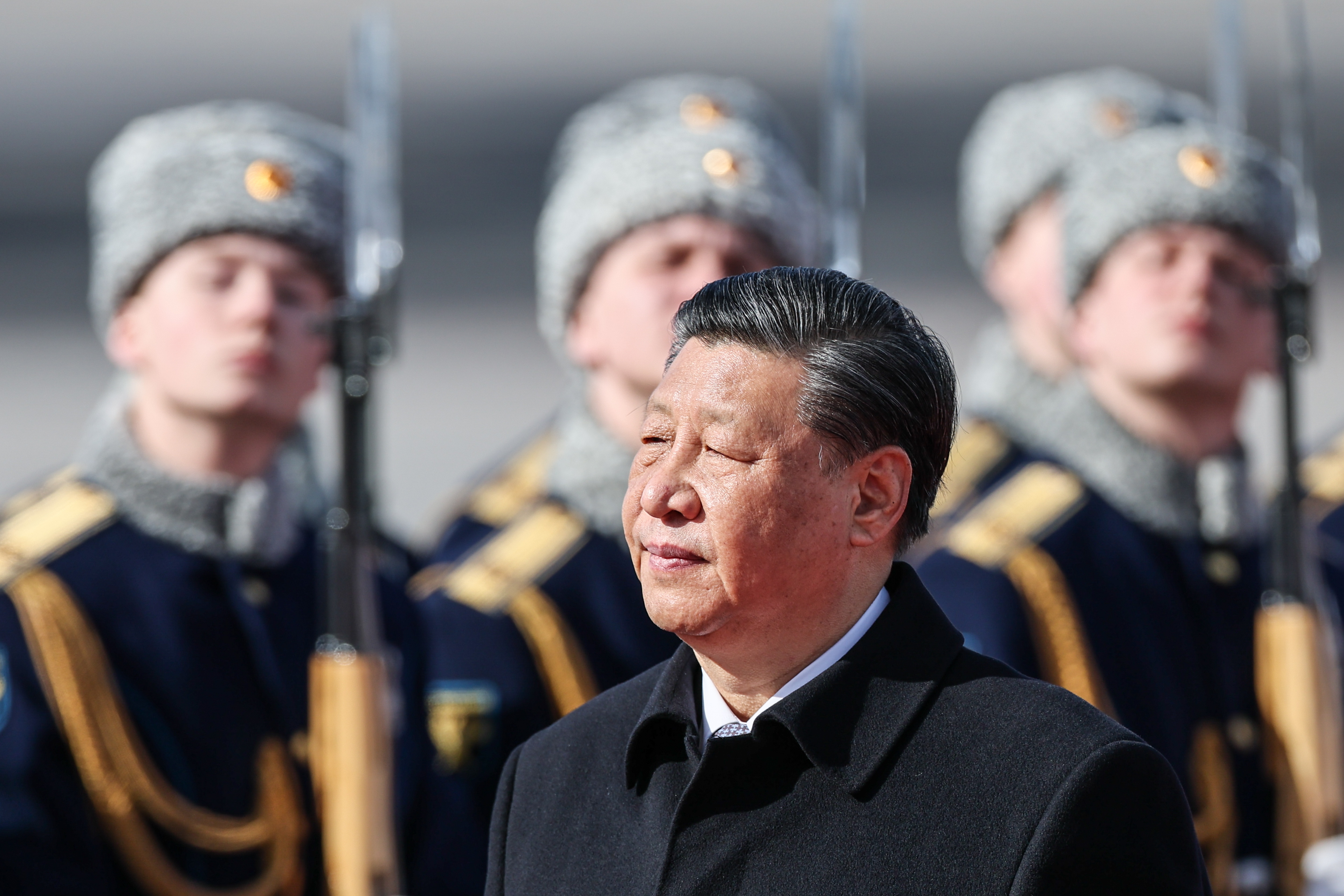 시진핑 중국 국가주석이 20일 러시아 모스크바에 도착해 의장대를 사열하고 있다. 모스크바 타스 연합뉴스