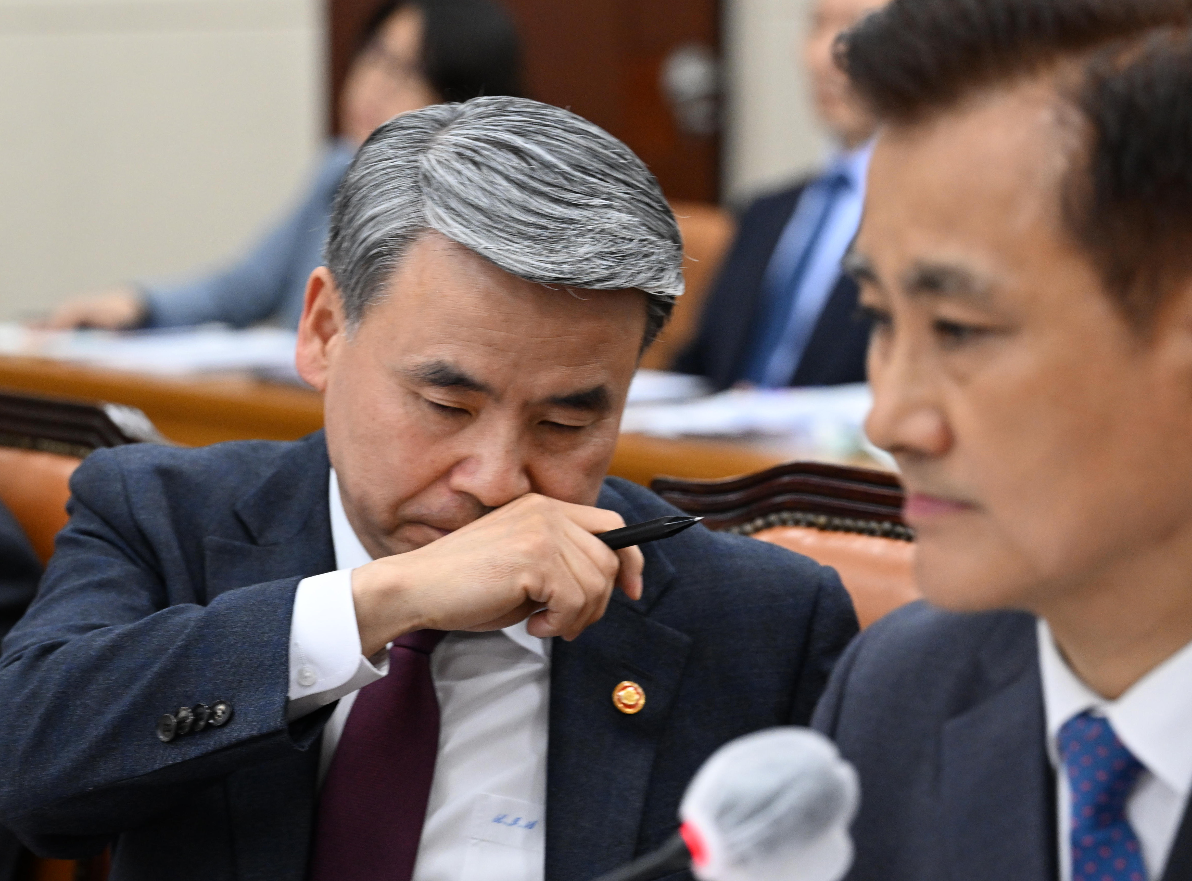 이종섭 국방부 장관이 23일 국회에서 열린 국방위원회 전체회의에서 기침을 하고 있다. 2023.3.23 도준석 기자