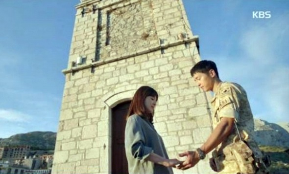 KBS2 드라마 ‘태양의 후예’에 등장하는 아테네 아라호바 마을 시계종탑은 그리스 여행 필수 코스로 자리잡았다. KBS