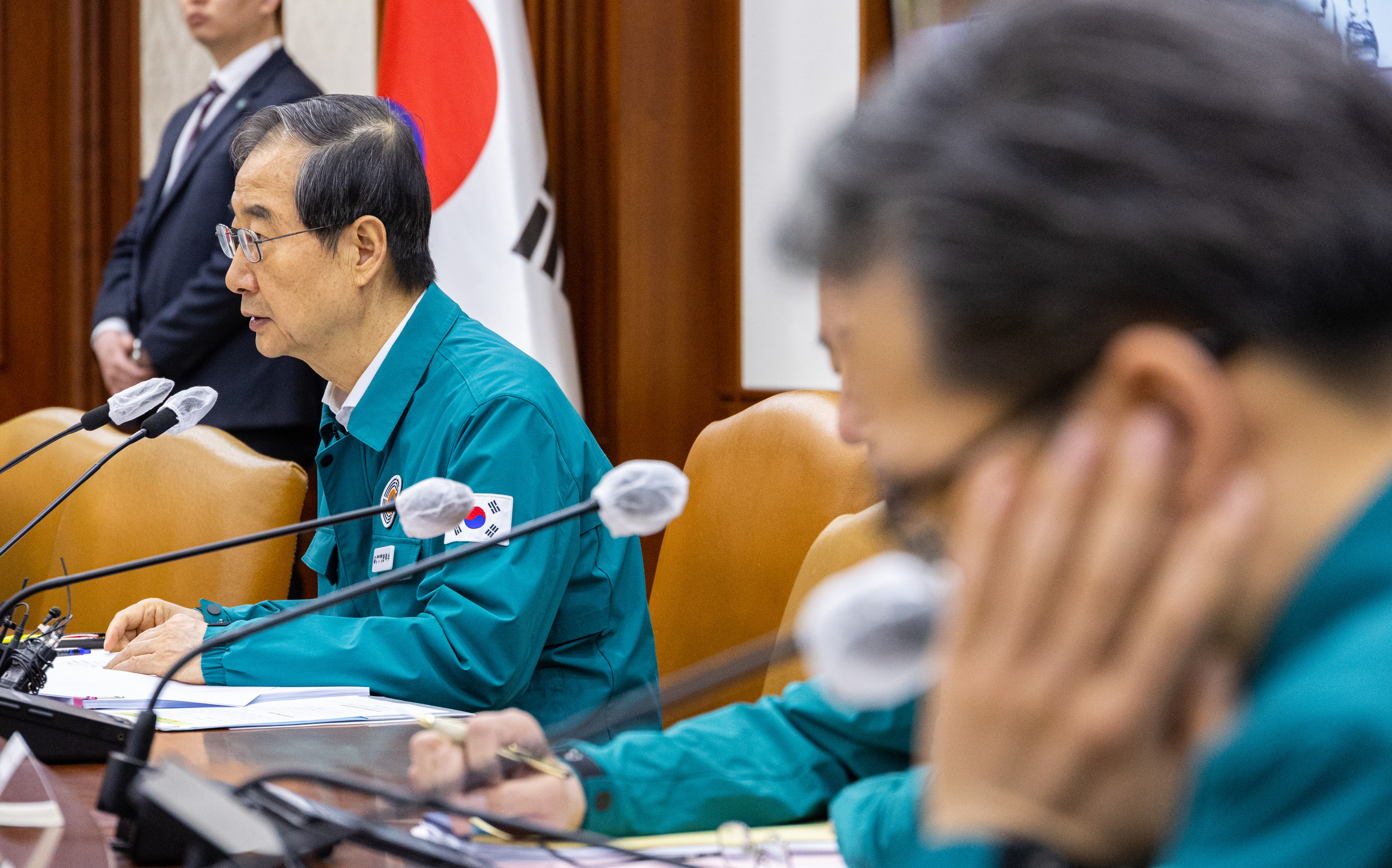 한덕수 국무총리가 29일 오전 서울 종로구 정부서울청사에서 열린 코로나19 중앙재난안전대책본부 회의에 참석해 발언하고 있다. 연합뉴스