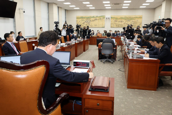 31일 국회 교육위원회에서 정순신 자녀 학교폭력 진상조사 및 학교폭력 대책 수립을 위한 청문회가 열리고 있다. 2023.3.31 연합뉴스