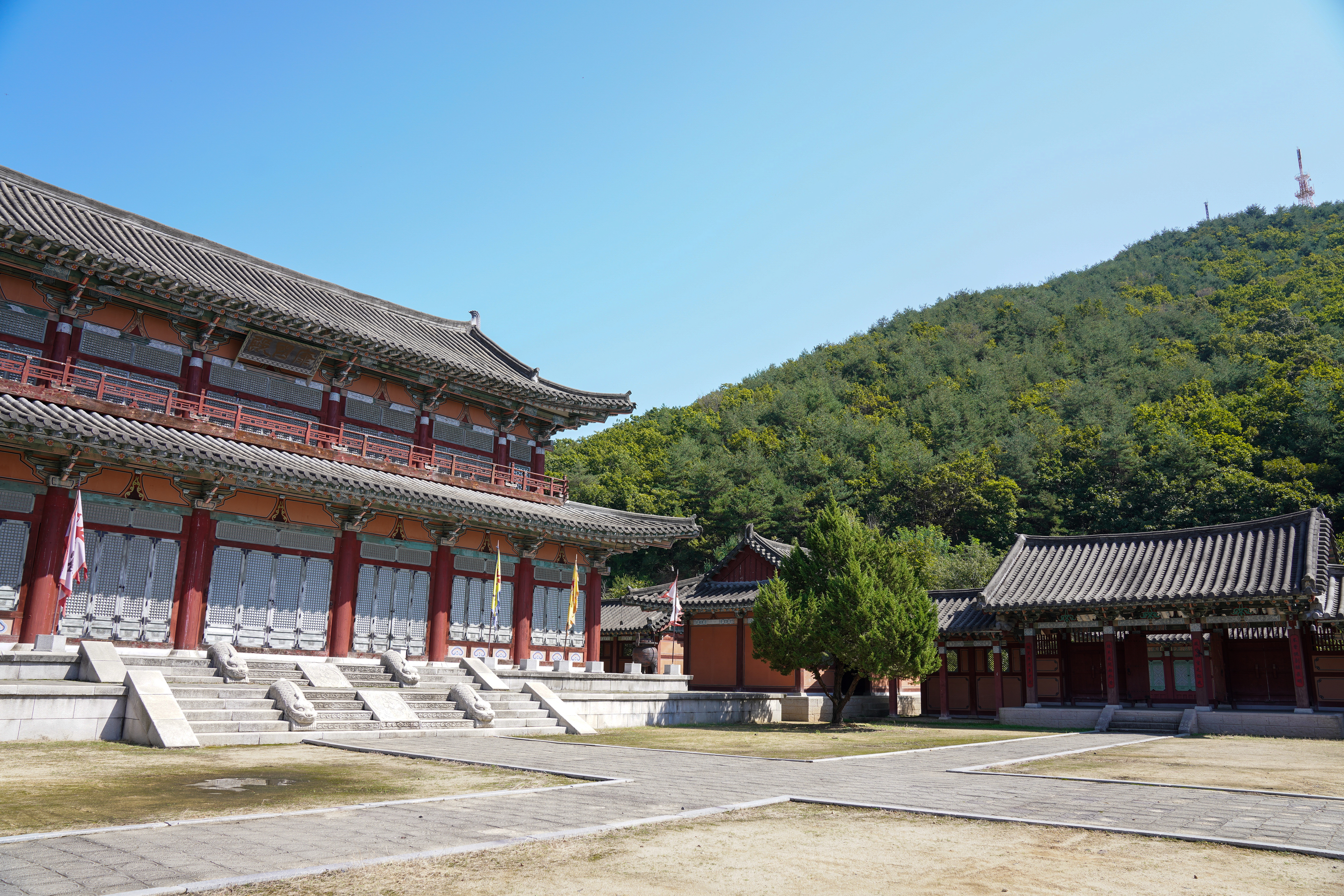 고구려의 옛 모습을 사실적으로 재현한 경북 문경의 ‘가은오픈세트장’. TV드라마 ‘연개소문’, ‘광개토대왕’ 등이 이곳에서 촬영됐다.  권다현 작가 제공