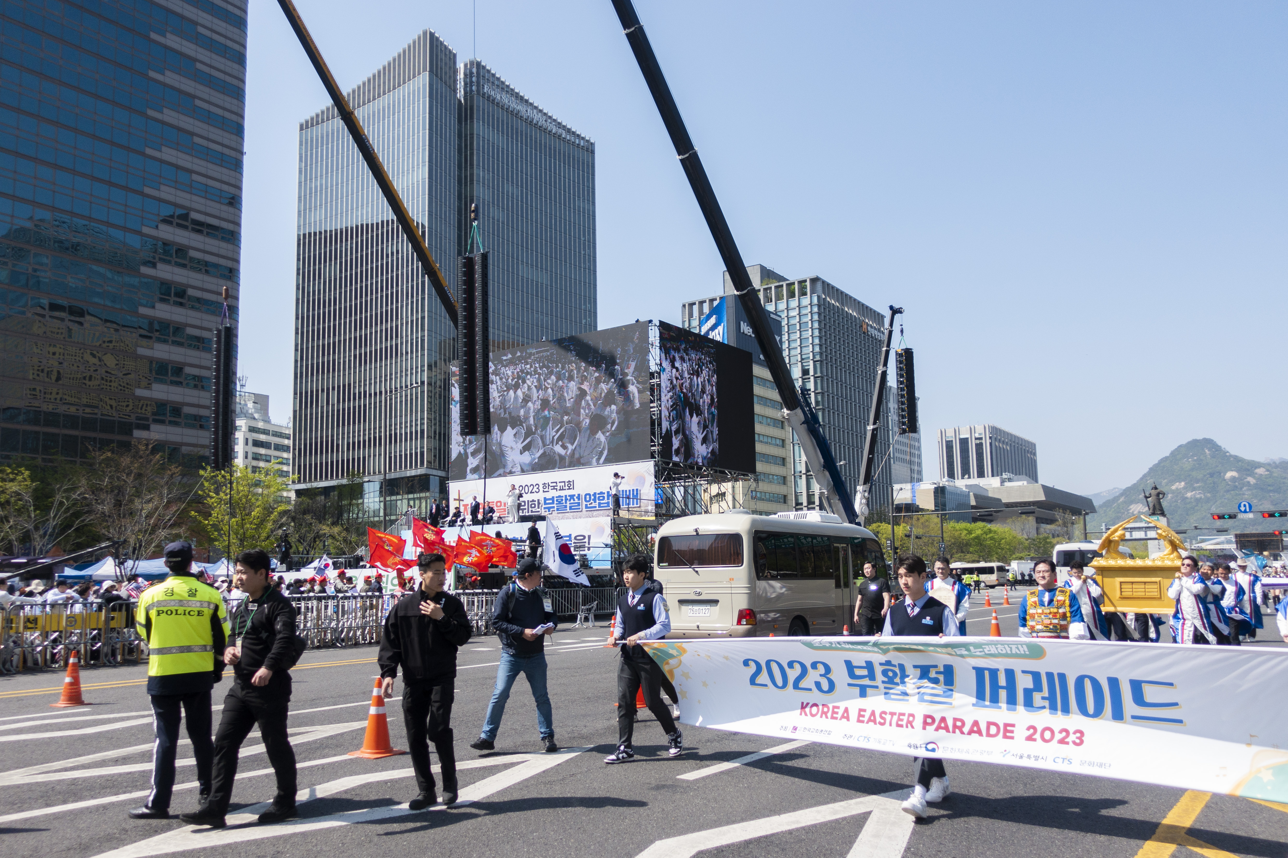 부활절 퍼레이드가 ‘2023 한국교회 자유통일을 위한 부활절 연합예배’를 지나가는 모습. 류재민 기자