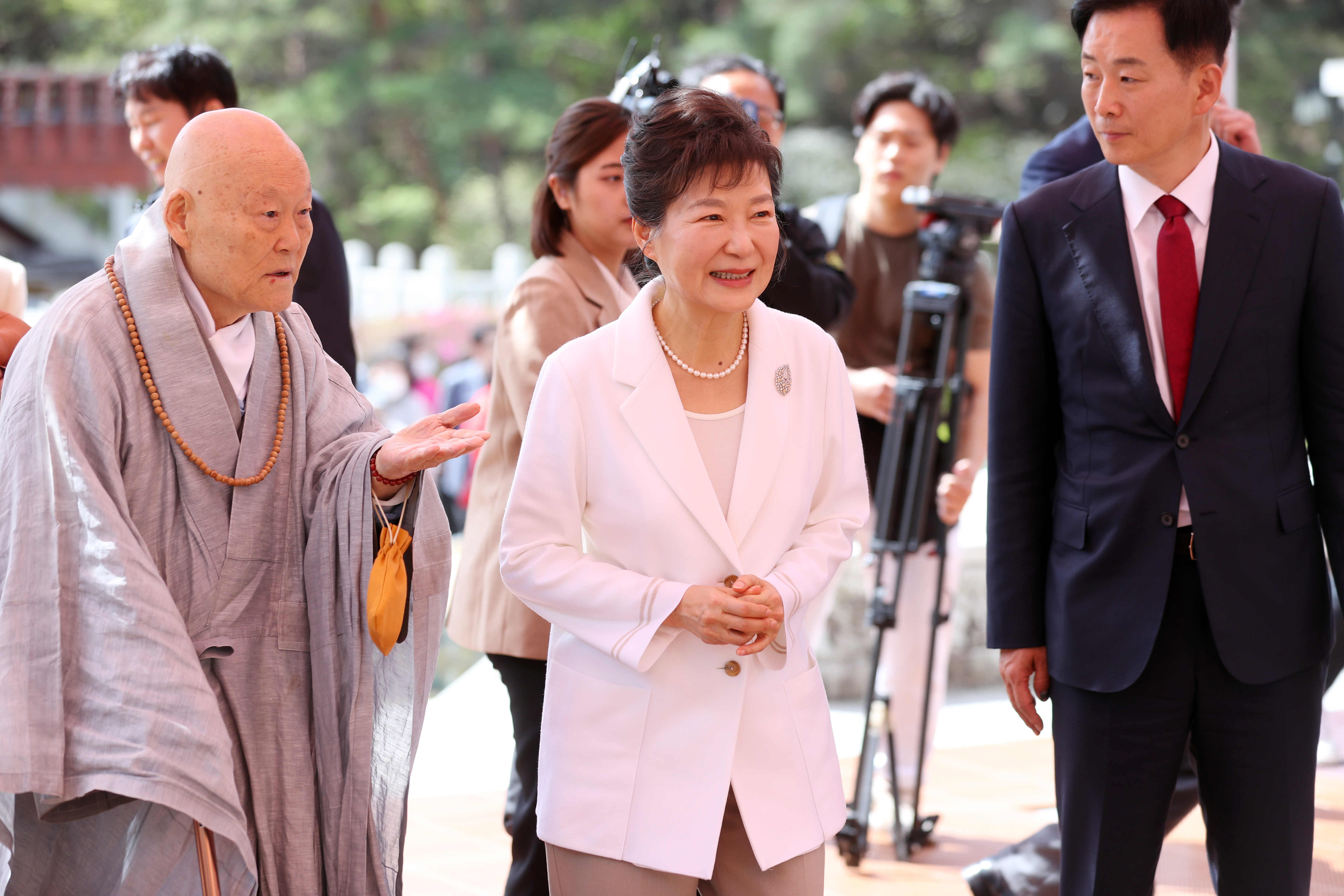 대구 동화사 찾은 박근혜