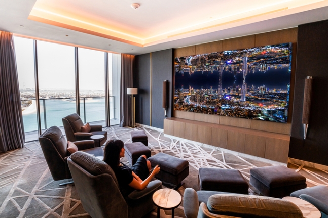 삼성전자가 중동 두바이의 초호화 호텔·리조트 ‘아틀란티스 더 로열’에 스마트 사이니지와 호텔 TV를 대거 공급했다. 삼성전자 제공