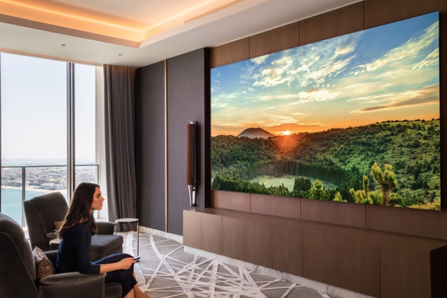 삼성전자가 중동 두바이의 초호화 호텔·리조트 ‘아틀란티스 더 로열’에 스마트 사이니지와 호텔 TV를 대거 공급했다. 삼성전자 제공