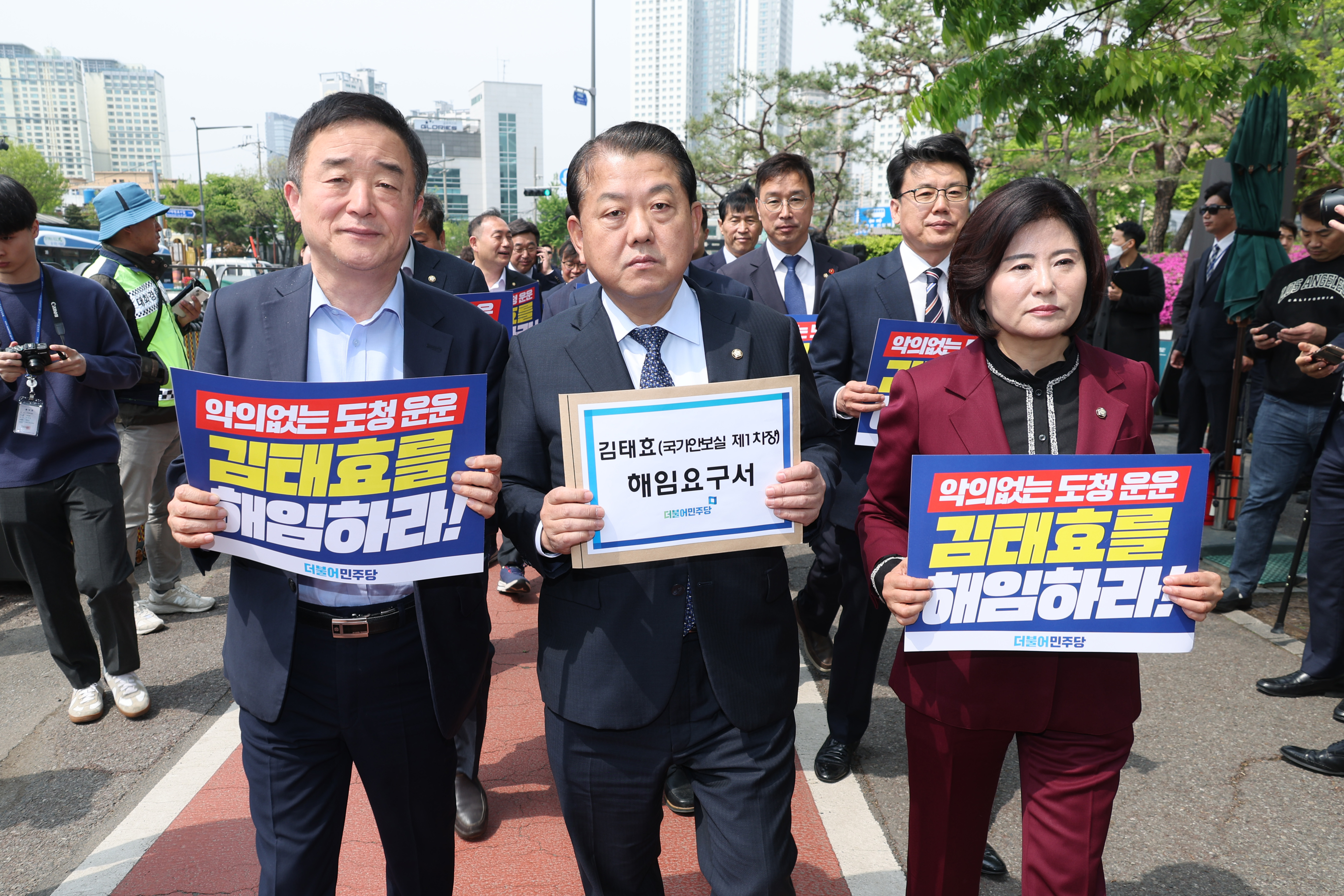 더불어민주당, 김태효 차장 해임요구서 전달