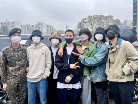 그룹 방탄소년단 멤버 제이홉은 18일 육군 제36사단 신병교육대에 입소했다.<br>뷔 인스타그램 스토리