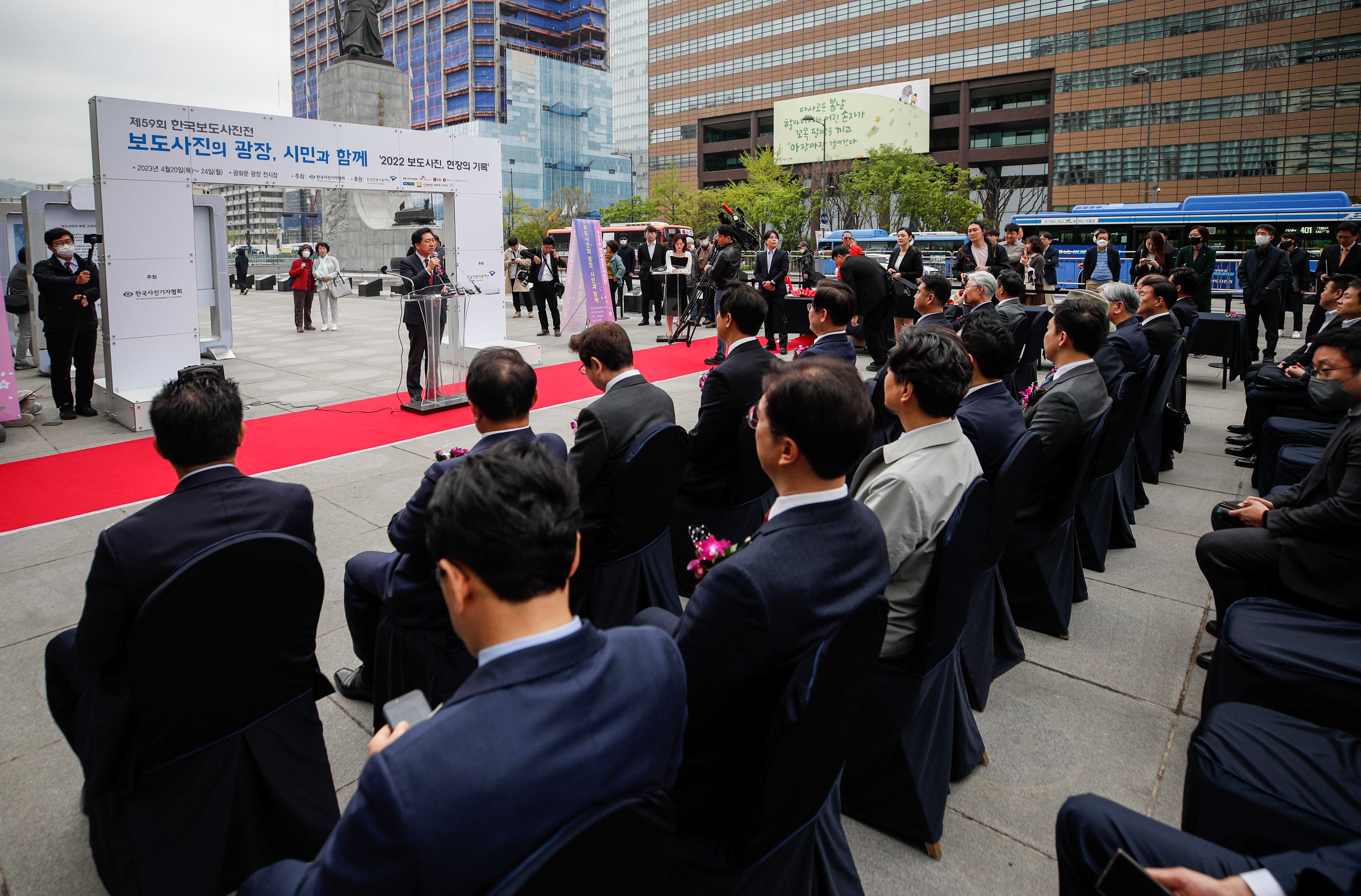 김기현 국민의당 대표가 20일 서울 종로구 광화문 광장에서 열린 ‘제59회 한국보도사진전 개막식’에 참석해 축사하고 있다. 2023.4.20 사진공동취재단