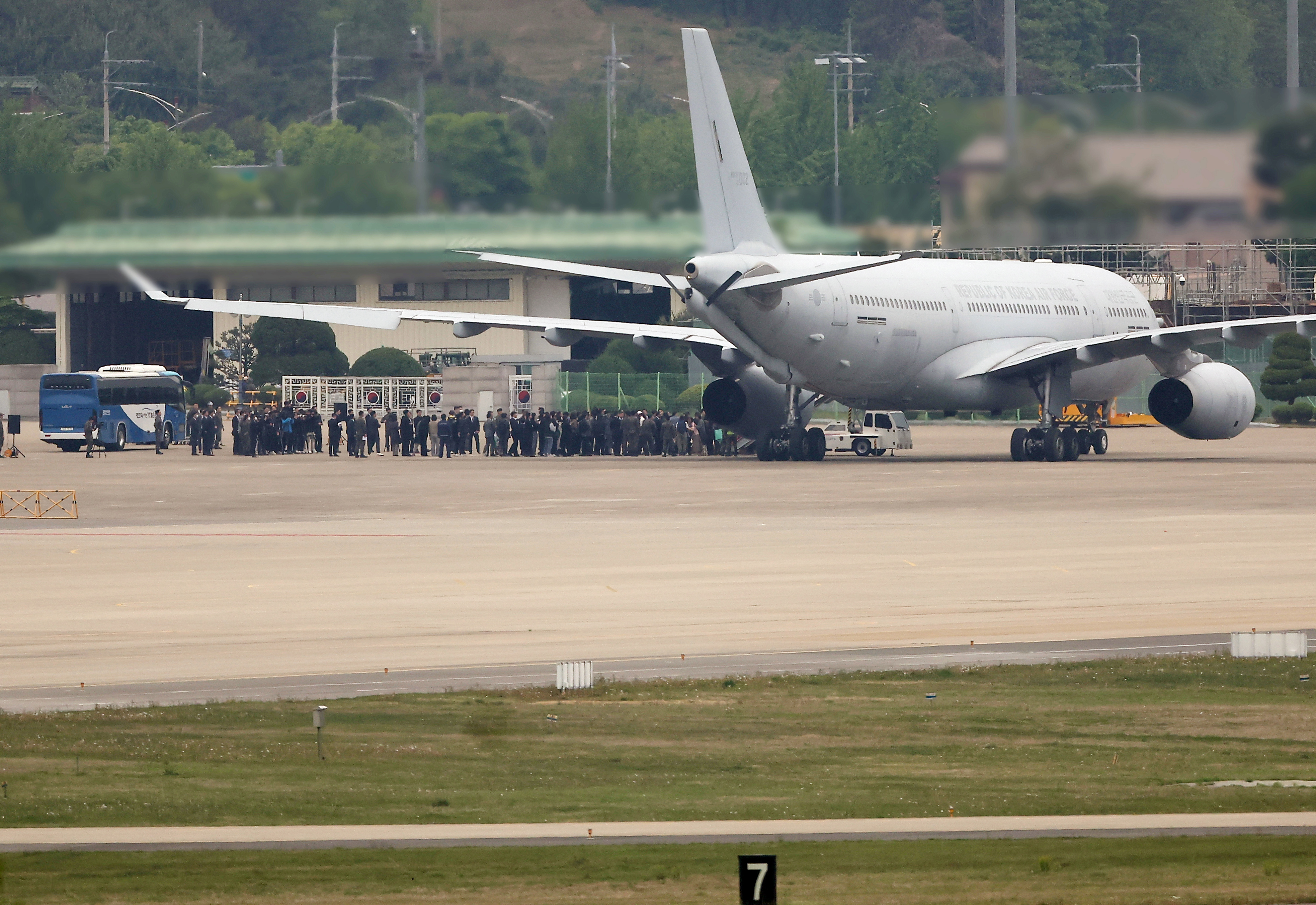 한국 도착한 28명 수단 교민들