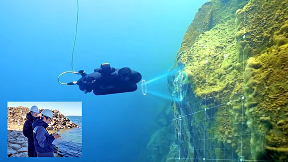포스코이앤씨가 도입한 수중드론의 해저 현장 탐사 모습. 왼쪽 사진은 드론을 조종하고 있다. 포스코 제공