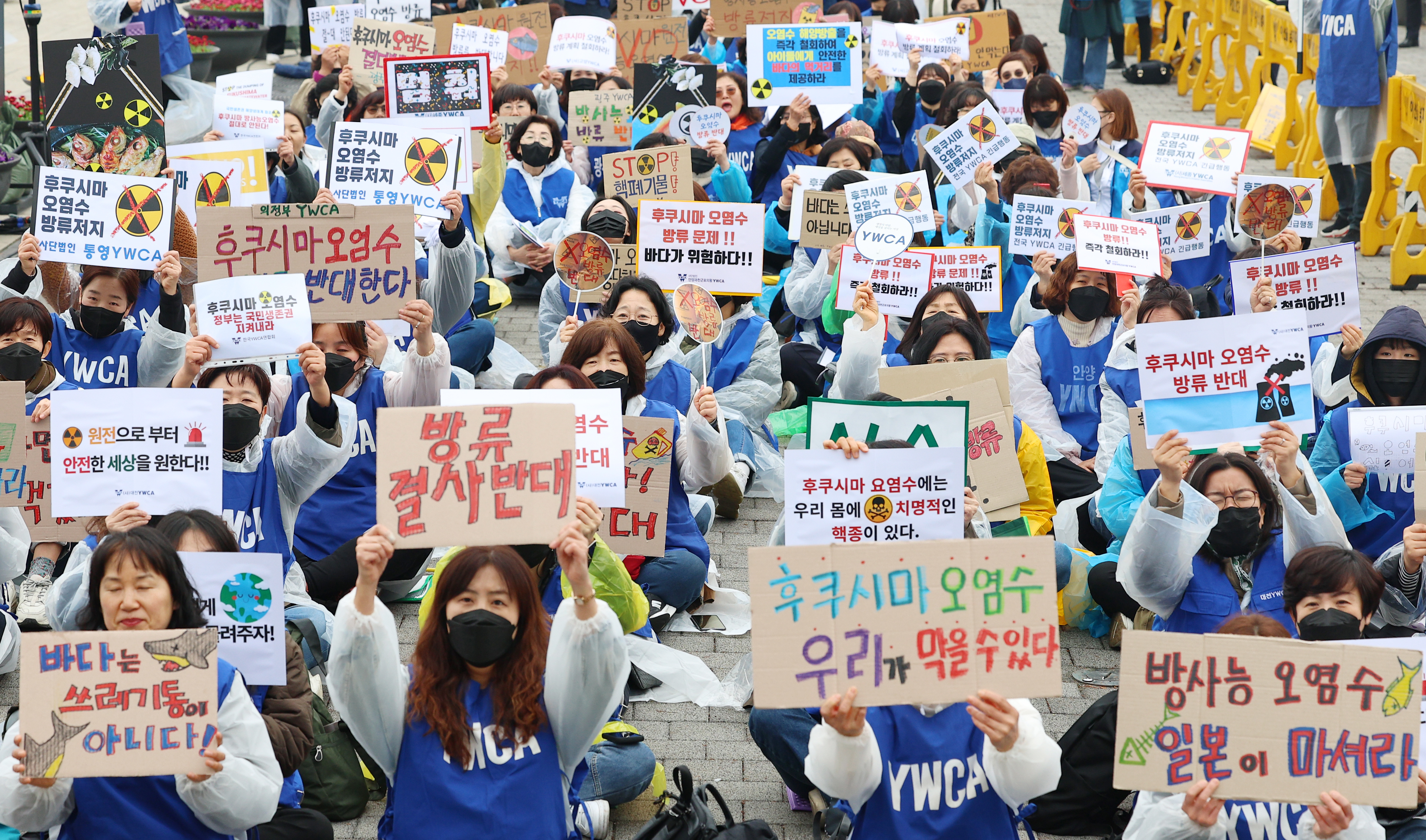 후쿠시마 오염수 방류 저지 촉구하는 YWCA 회원들
