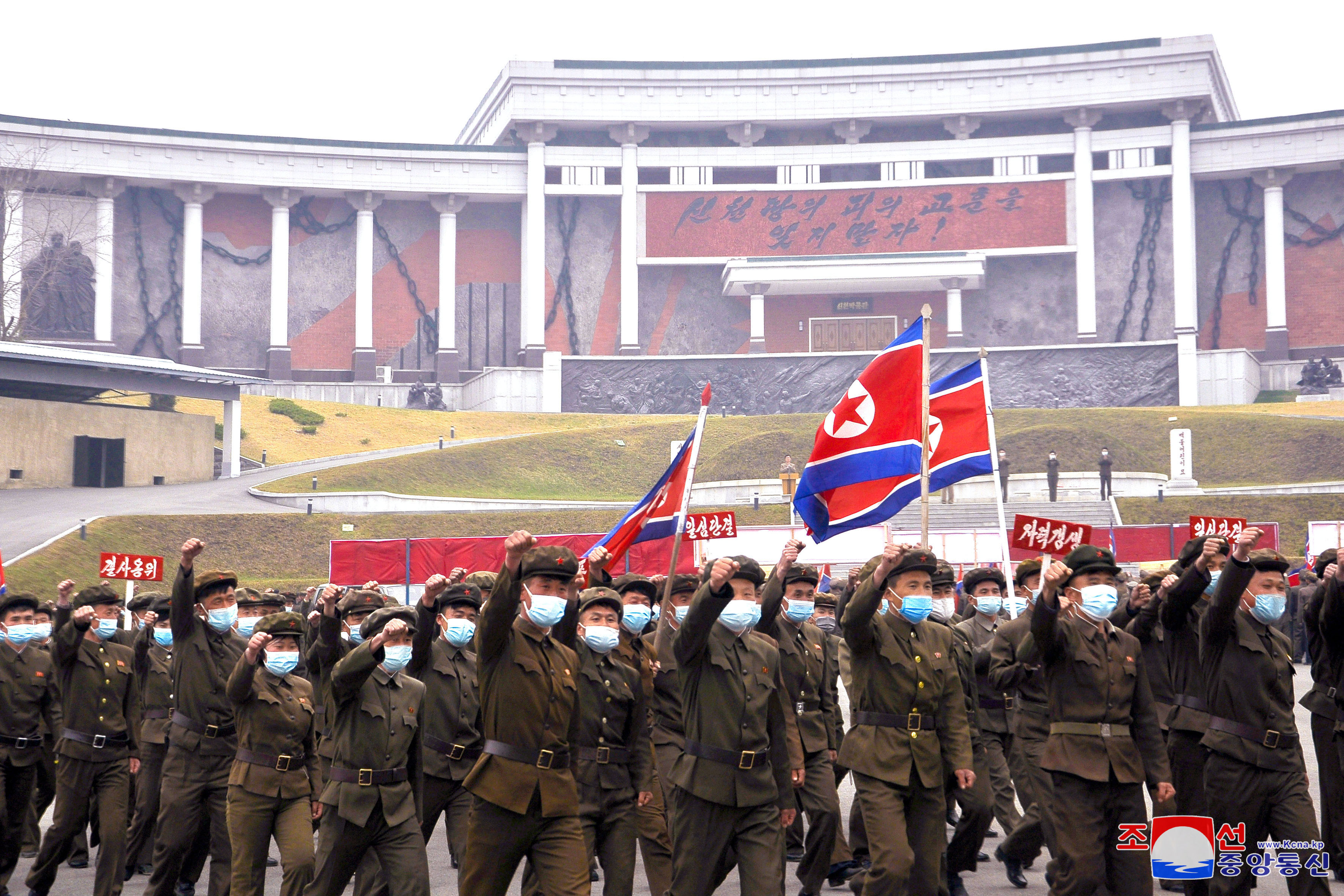 북한 노동계급과 직맹원들의 복수결의모임이 지난 6일 신천박물관 교양마당에서 진행됐다고 조선중앙통신이 7일 보도했다.   조선중앙통신 연합뉴스