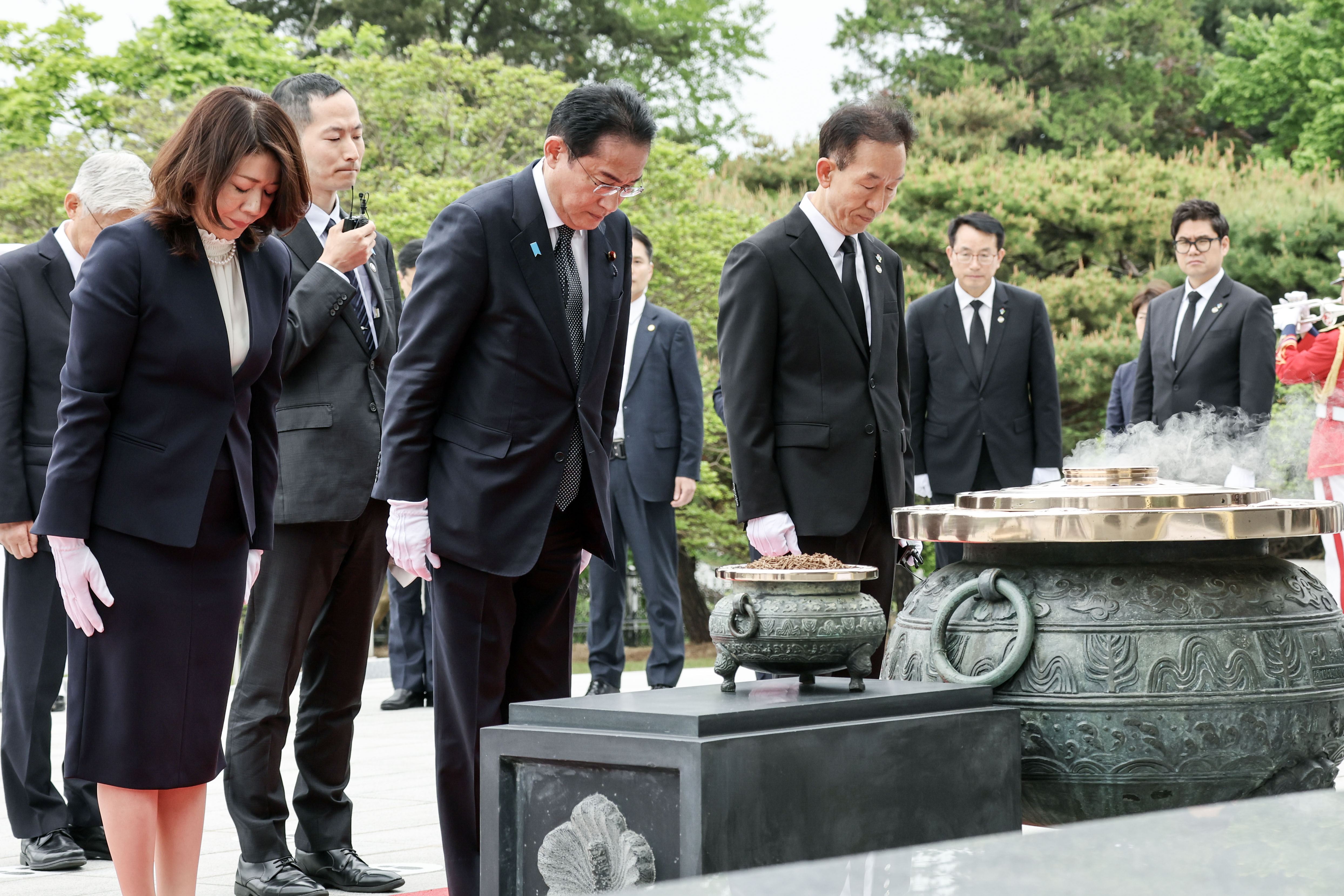 국립서울현충원에서 참배하는 기시다 총리