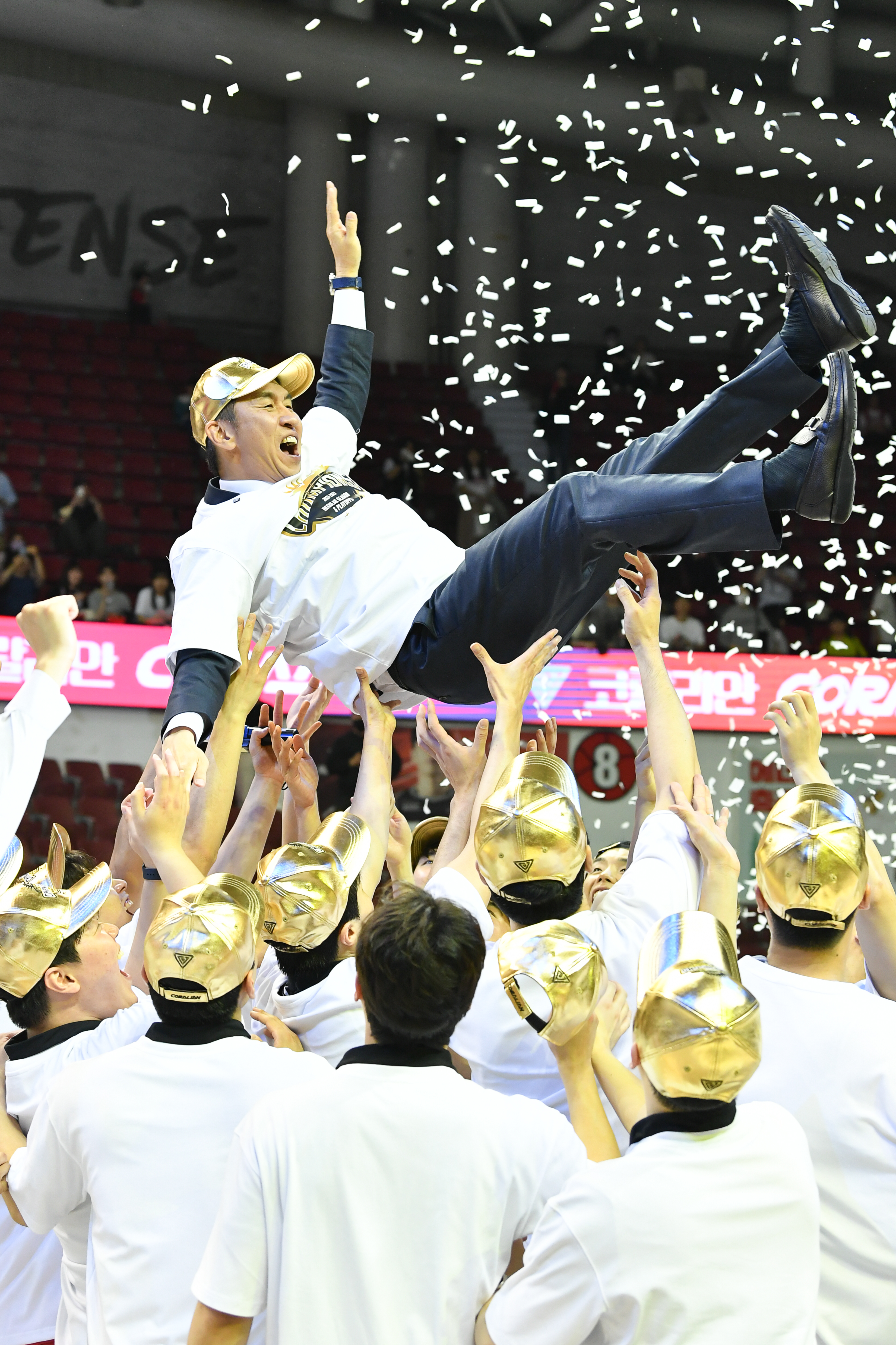 2022~23시즌 프로농구 통합 우승을 달성한 안양 KGC 김상식 감독.  KBL 제공