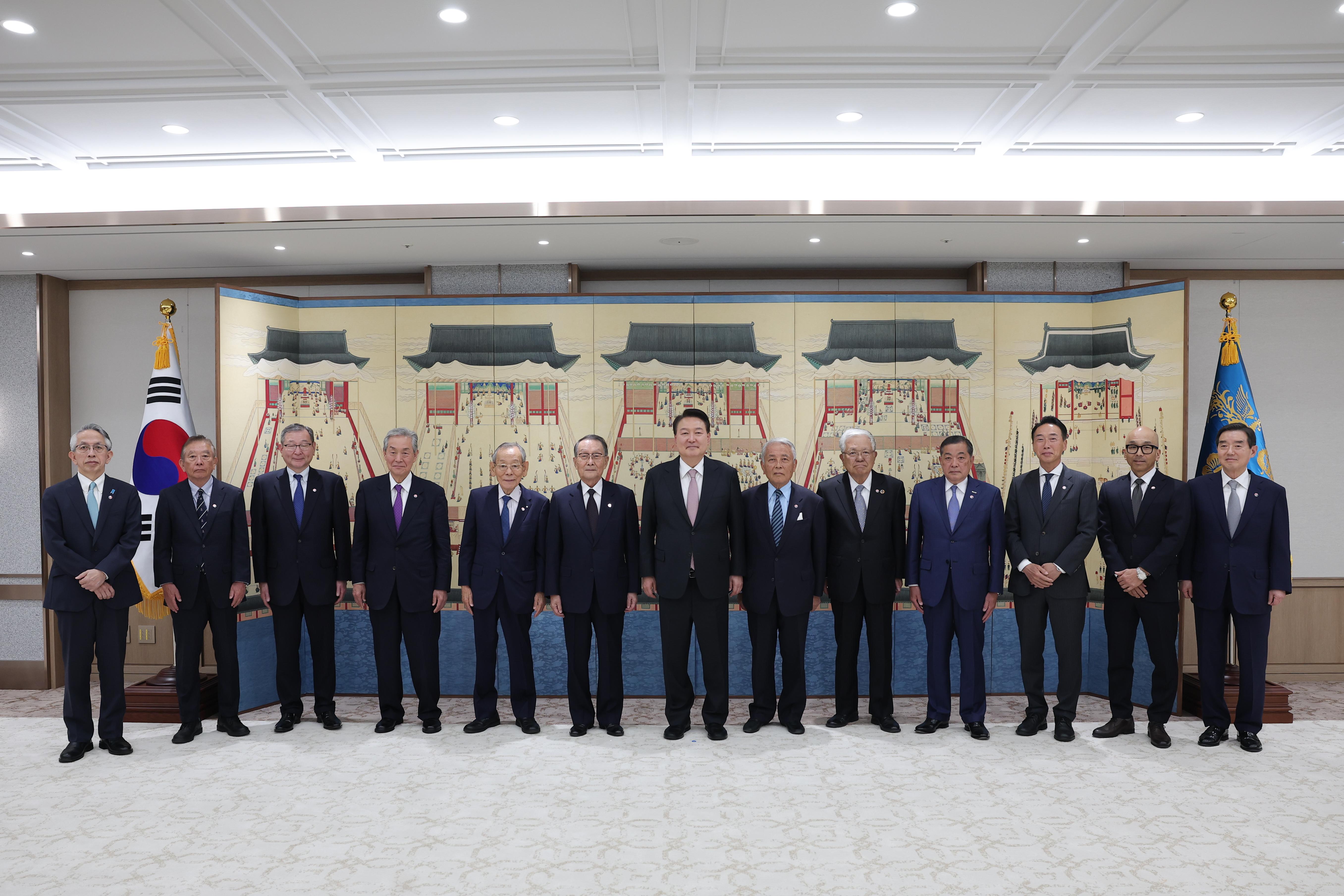 윤석열 대통령, 한일 경제인 회의 일본 대표단 접견