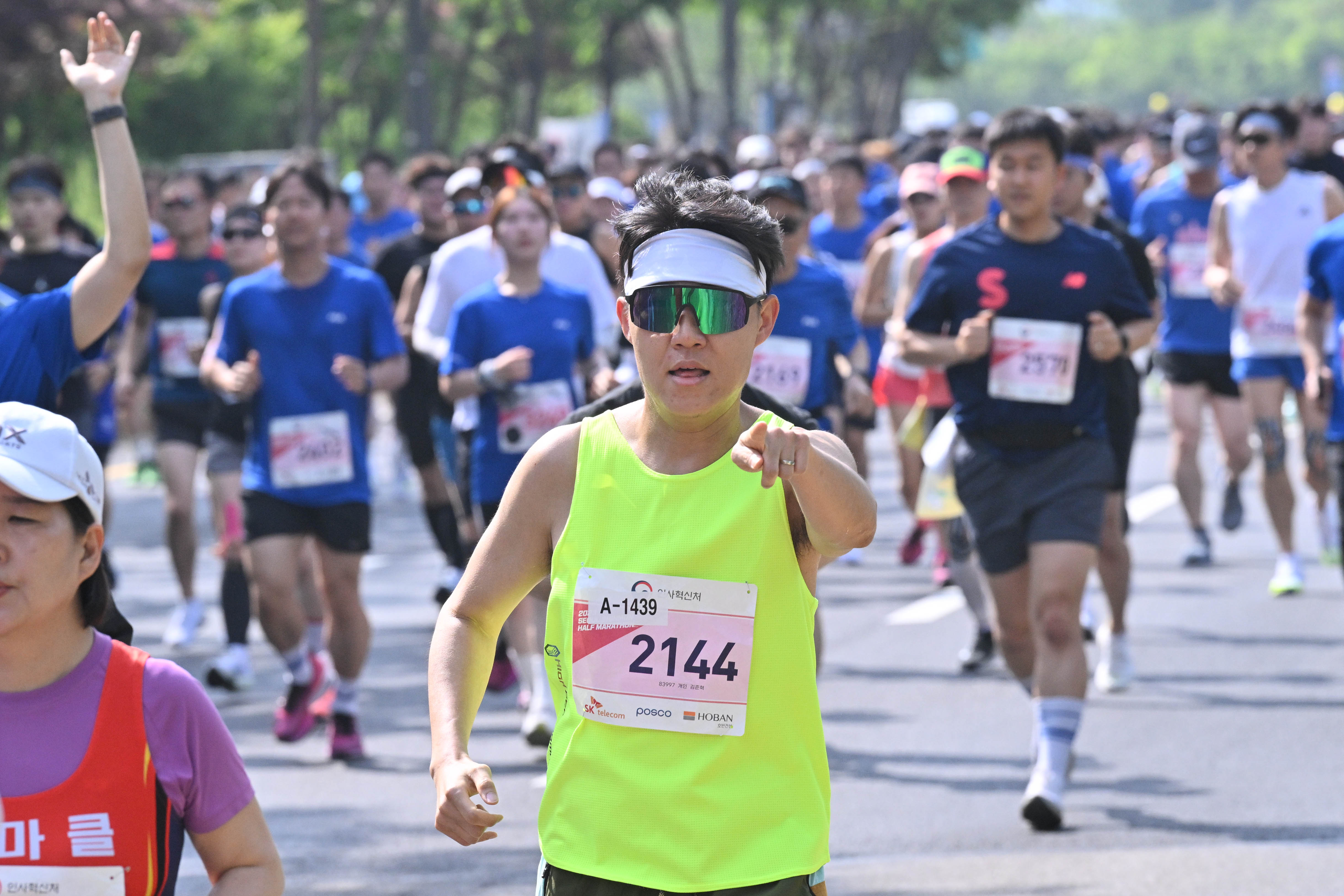 20일 서울 마포구 상암월드컵경기장 일대에서 열린 ‘2023 서울신문 하프마라톤 대회’에 참가한 선수들이 코스를 달리고 있다. 2023.5.20 홍윤기 기자