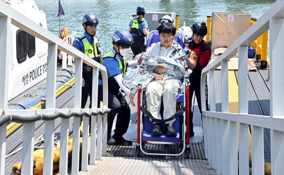 23일 오후 경기도 평택항 국제여객터미널에서 국제여객선 입항 중 화재 발생 상황을 가정한 ‘국제여객선 복합재난 합동 대응 훈련’이 열리고 있다. 2023.5.23. 공동취재