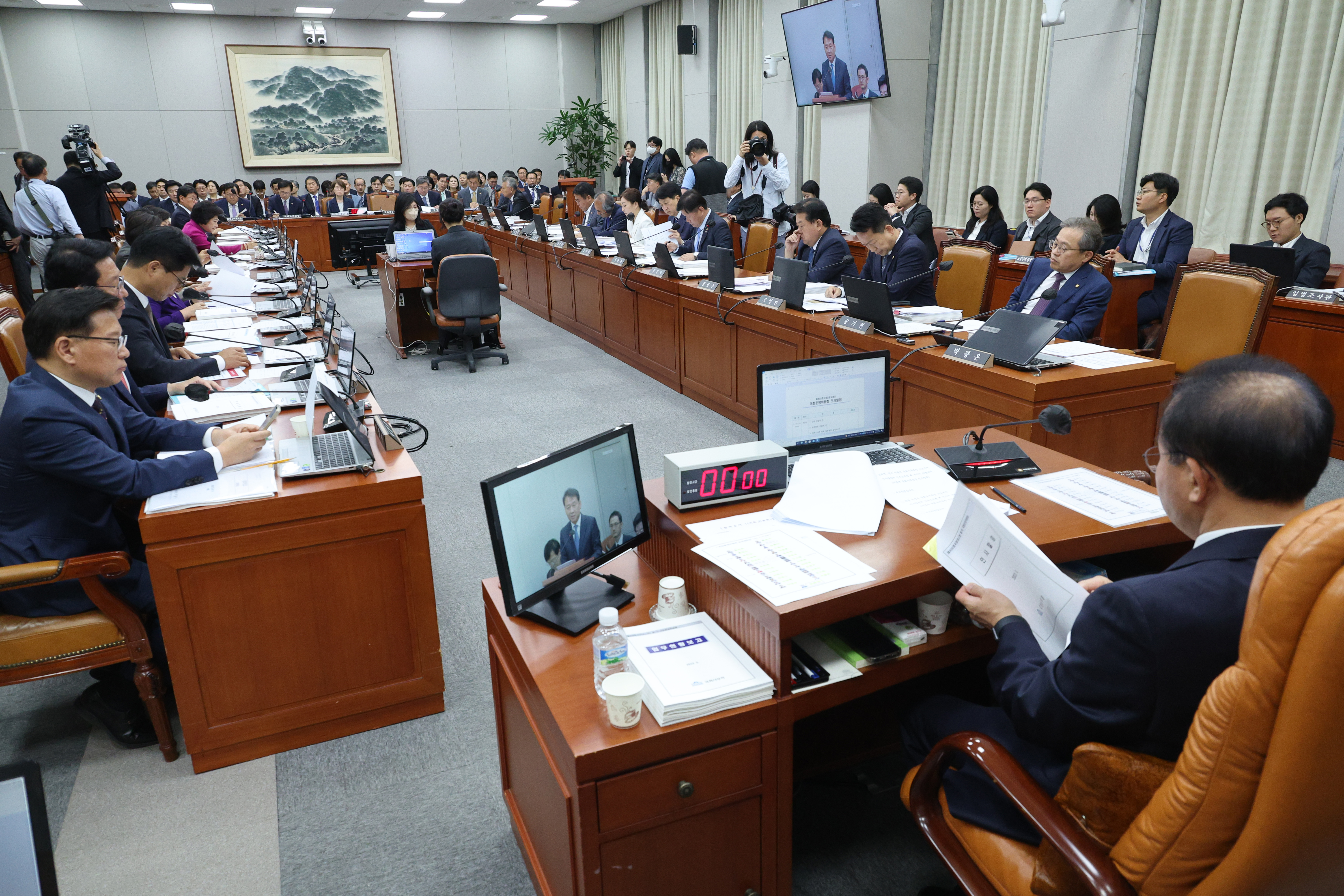 국회운영위원회 전체회의