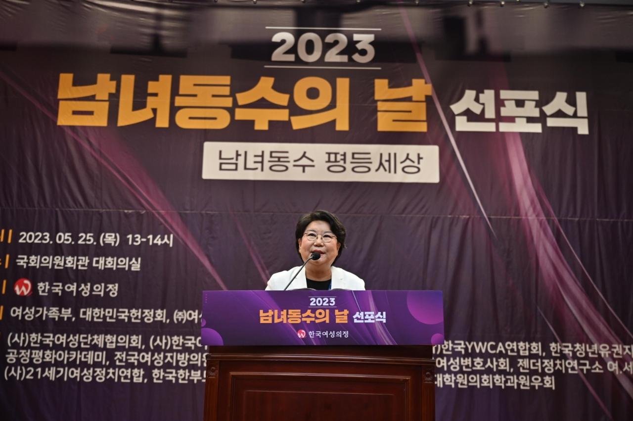 한국여성의정 신임대표로 취임한 이혜훈 전 국민의힘 의원이 25일 국회에서 열린 ‘제1회 남녀 동수의 날 선포식’에서 발언하고 있다. 한국여성의정 제공