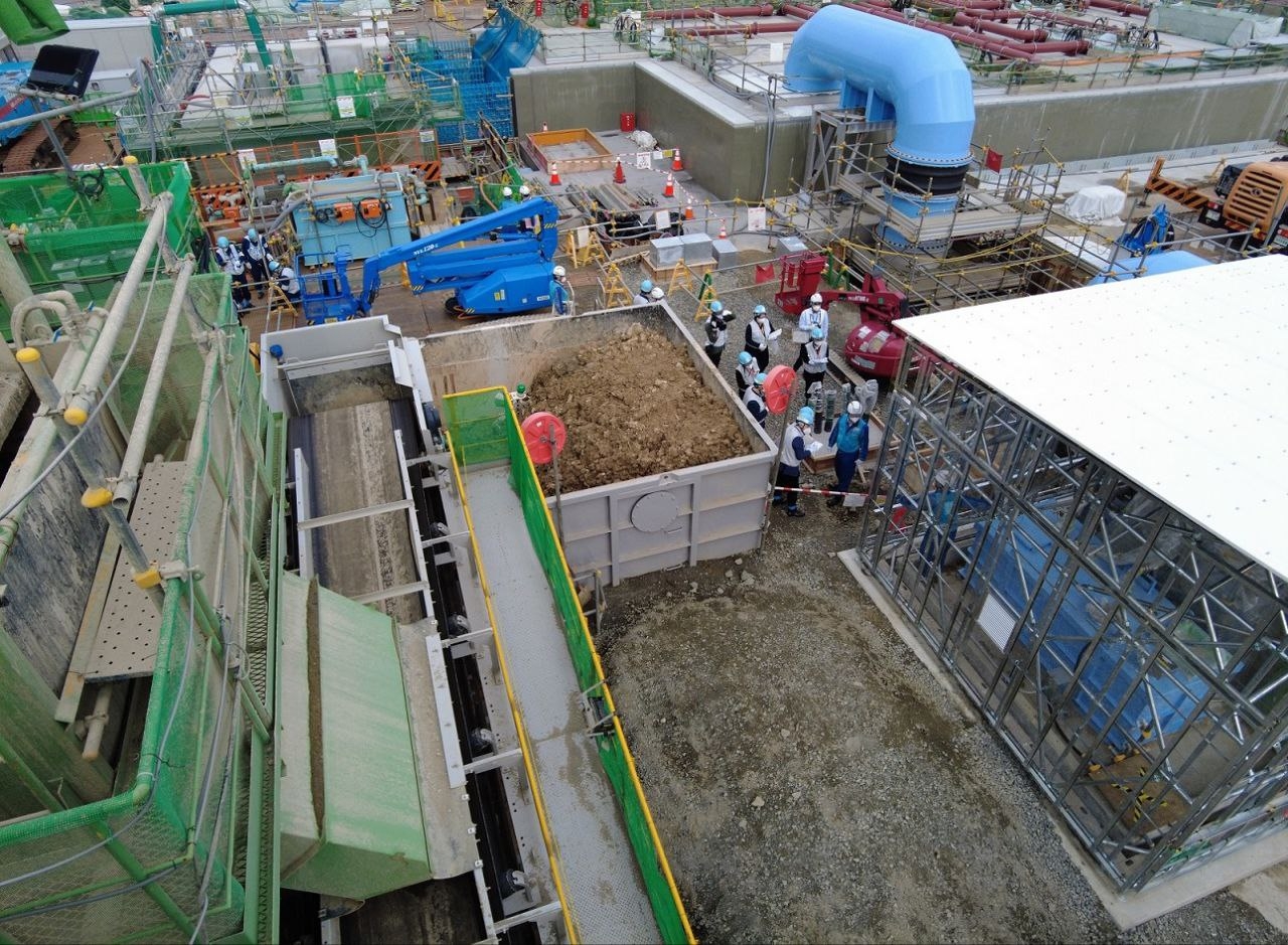 한국 정부의 일본 후쿠시마 원전 오염수 시찰단이 지난 24일 일본 후쿠시마 제1원자력발전소 현장 시찰을 하고 있다. 도쿄전력 제공