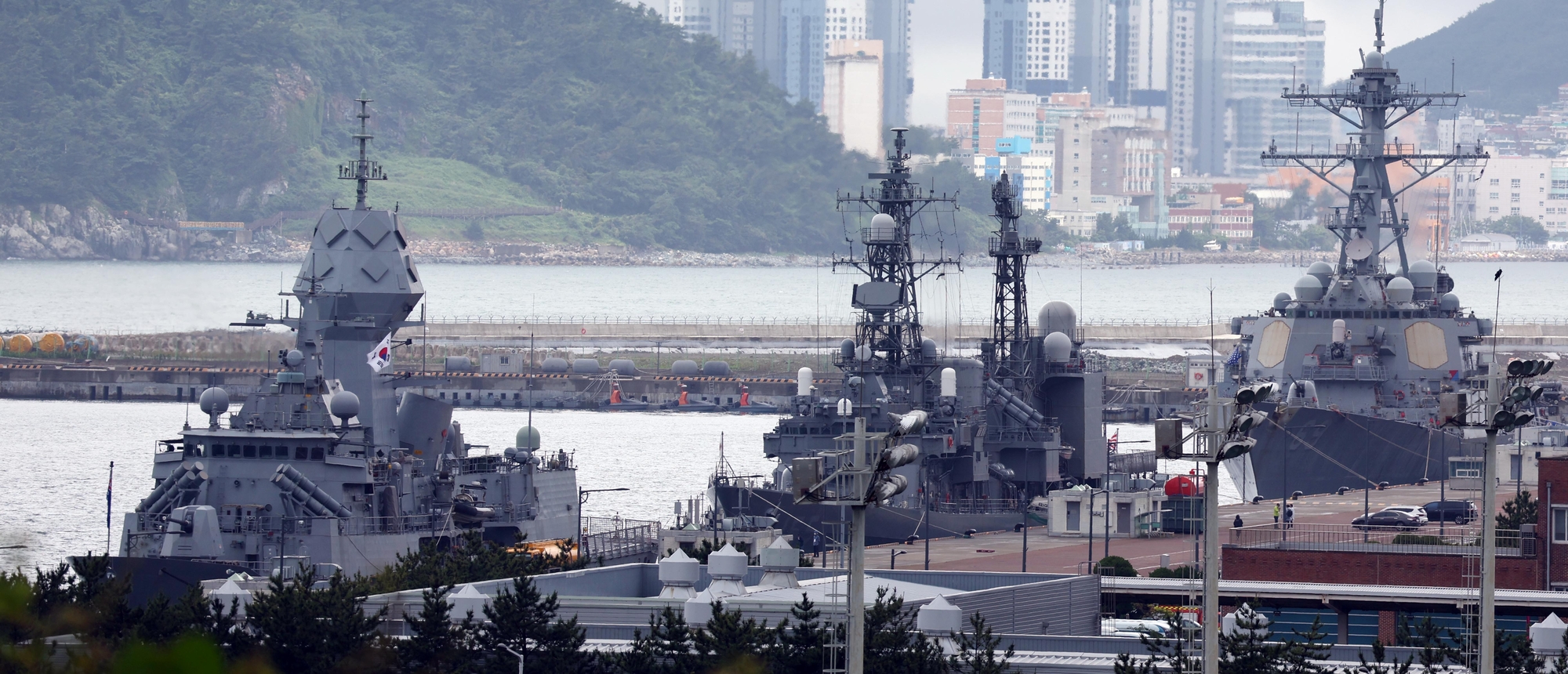 부산 집결한 호주·일본·미국 함정