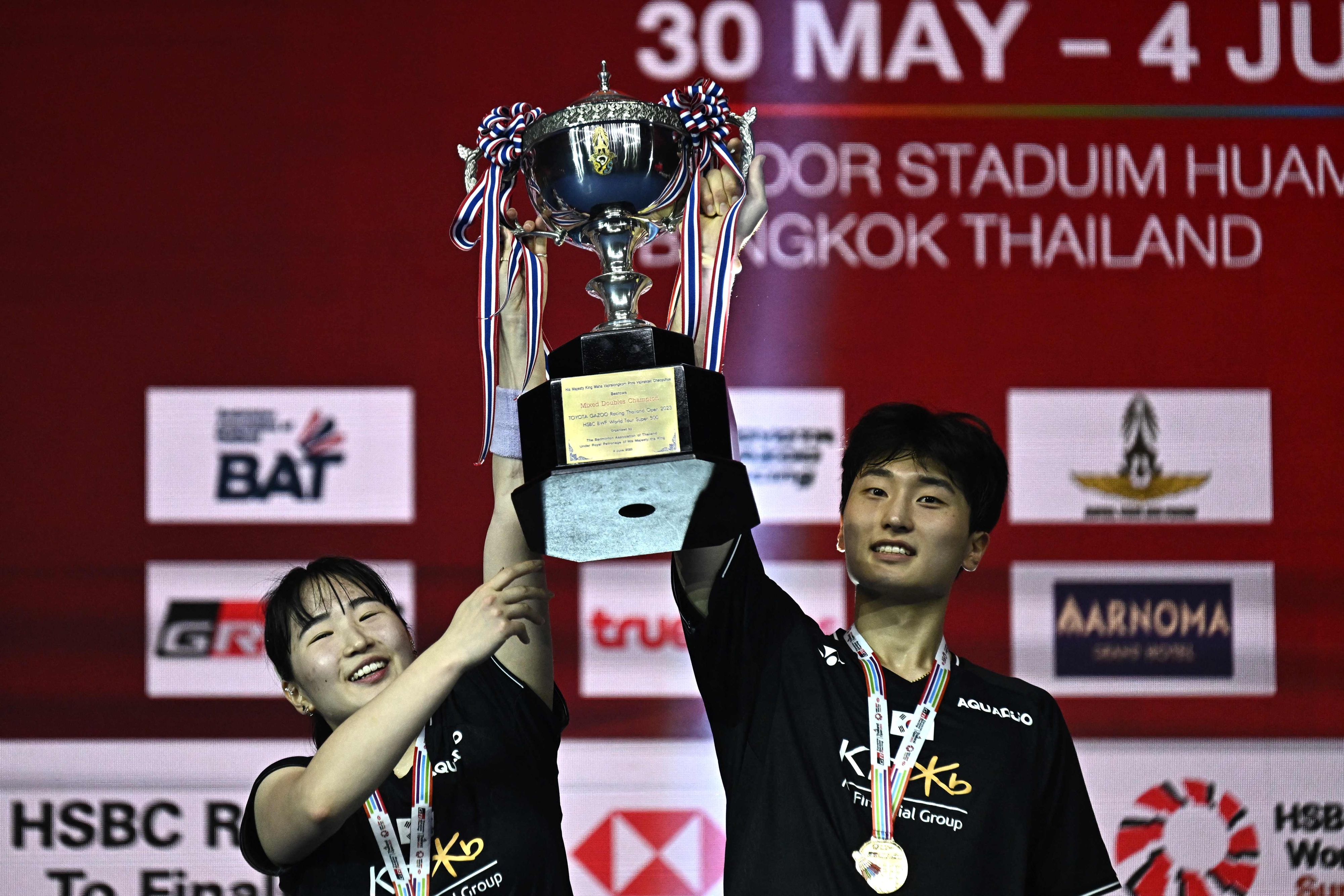 태국오픈 혼합복식에서 우승한 김원호(오른쪽)-정나은. AFP 연합뉴스