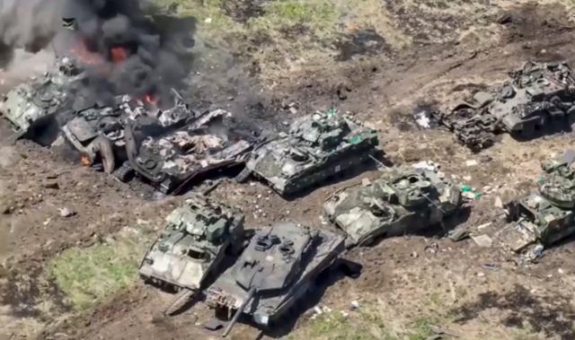 러시아 국방부는 10일(현지시간) 우크라이나 남부 자포리자 지역에서 우크라이나군이 사용한 독일 레오파르트2 등을 파괴했다고 밝혔다. 2023.6.10 러시아 국방부 EPA 연합뉴스