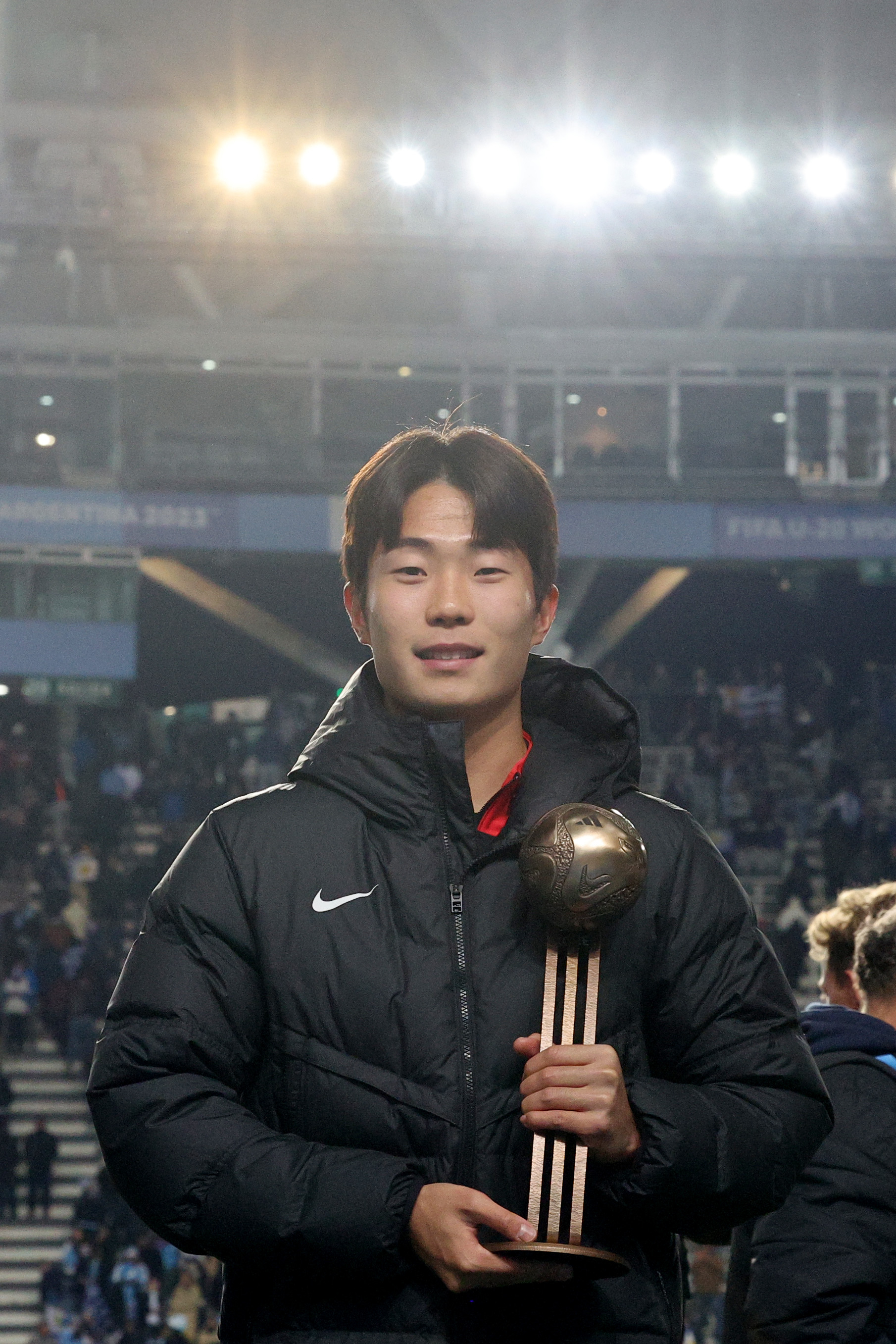 12일(한국간) 아르헨티나 라플라타 스타디움에서 열린 2023  20세 이하(U20) 월드컵 시상식에서 브론즈볼을 받은 이승원. 연합뉴스