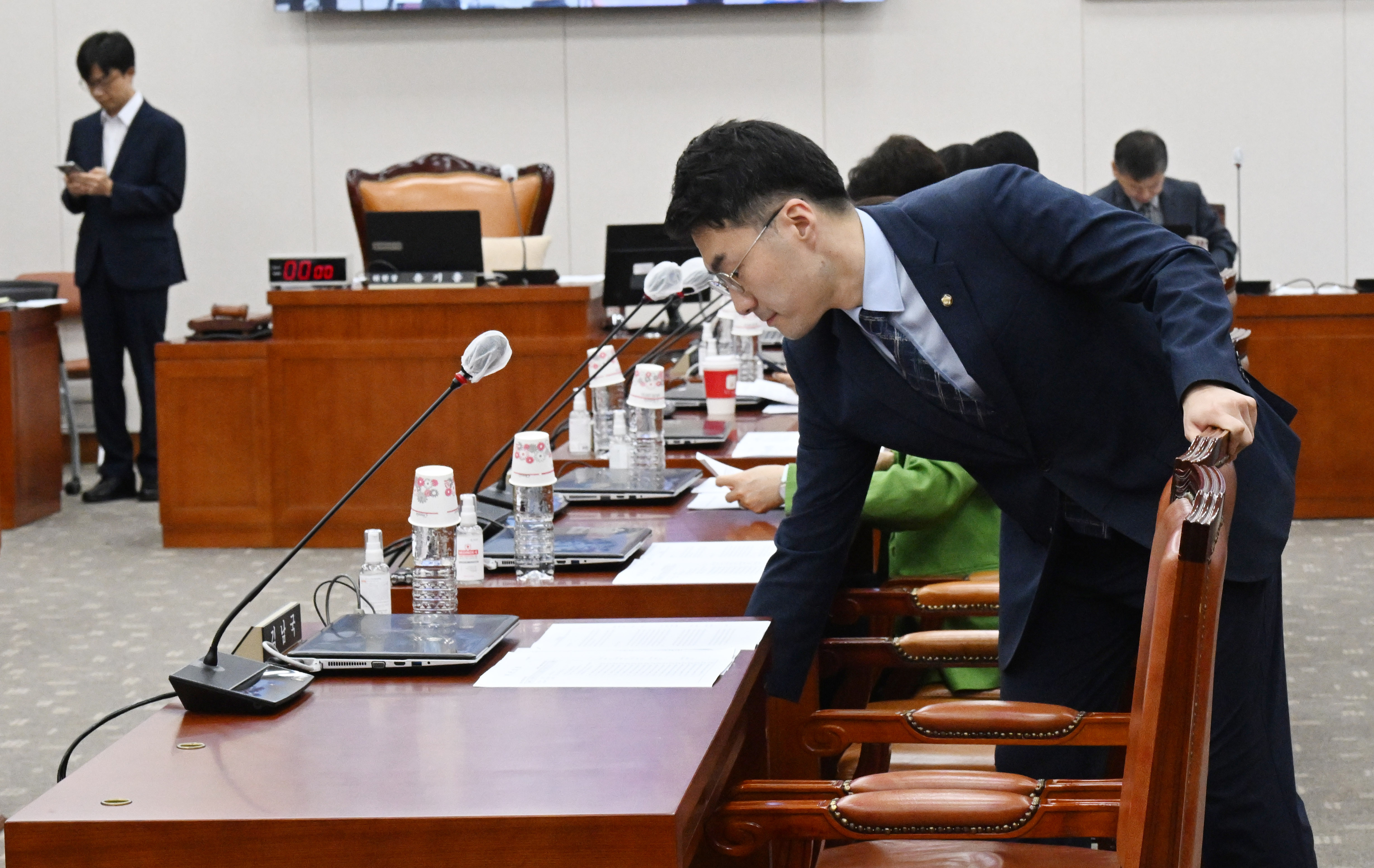 김남국 무소속 의원이 12일 오전 국회 교육위원회 전체회의에 참석해  있다. 안주영 전문기자