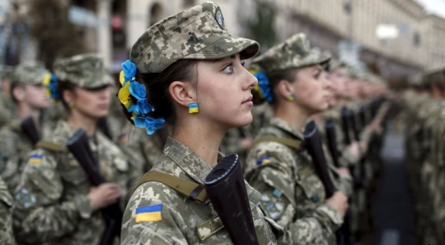 우크라이나 여군들의 모습. 로이터 연합뉴스